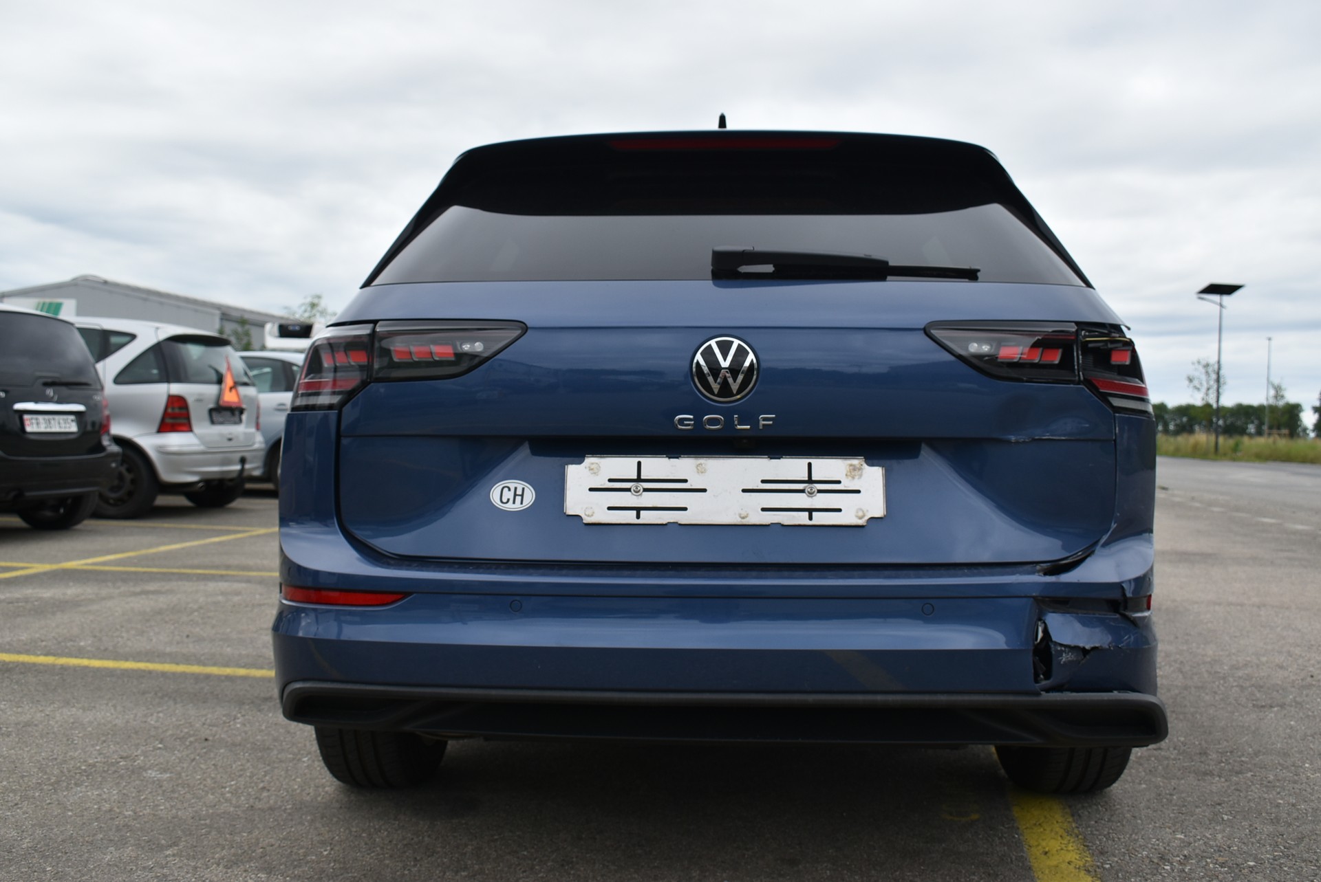 VW Golf Variant 2.0 TDI Life-image-13