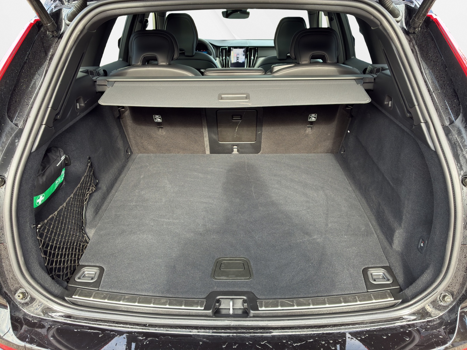 VOLVO XC60 2.0 T8 TE XCENTRIC Black Edition eAWD-image-14