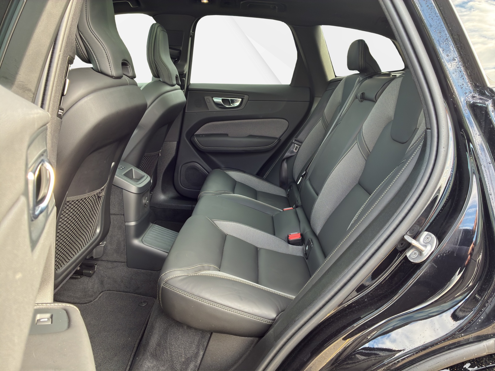 VOLVO XC60 2.0 T8 TE XCENTRIC Black Edition eAWD-image-13