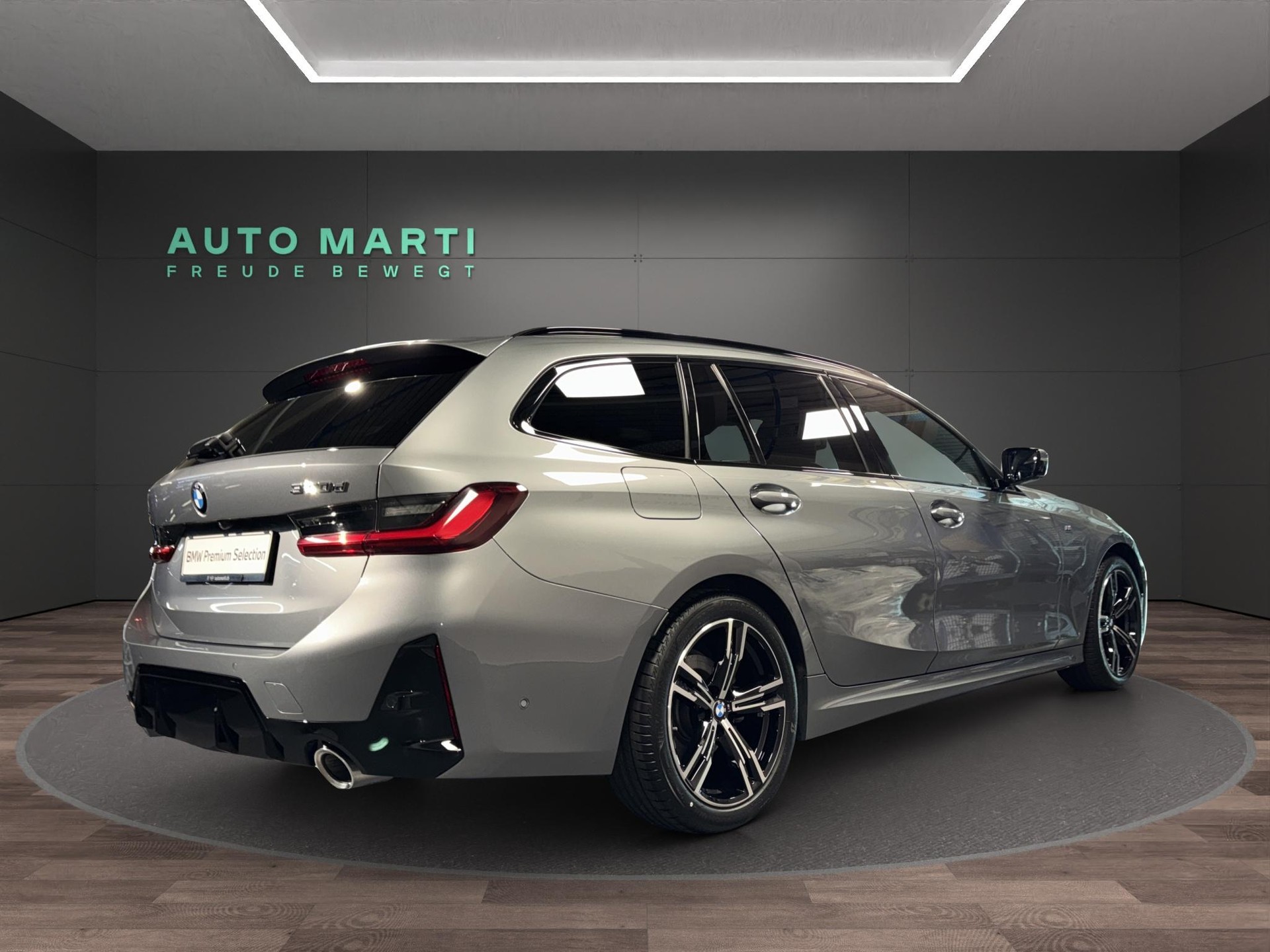 BMW 320d xDrive Touring M Sport-showroom-element-3