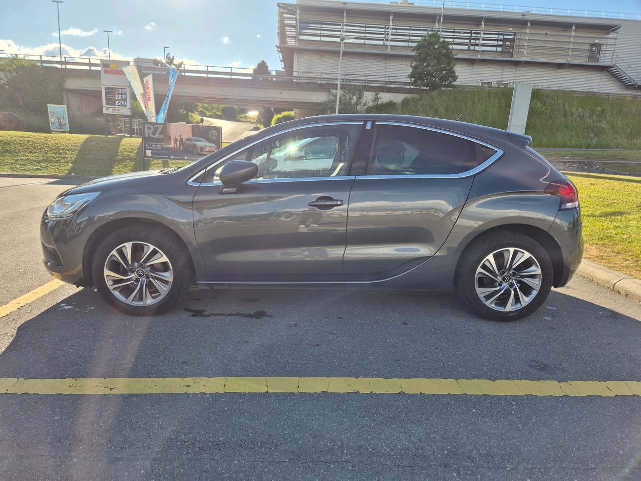 DS AUTOMOBILES DS4 1.6 e-HDi So Chic EGS-image-4