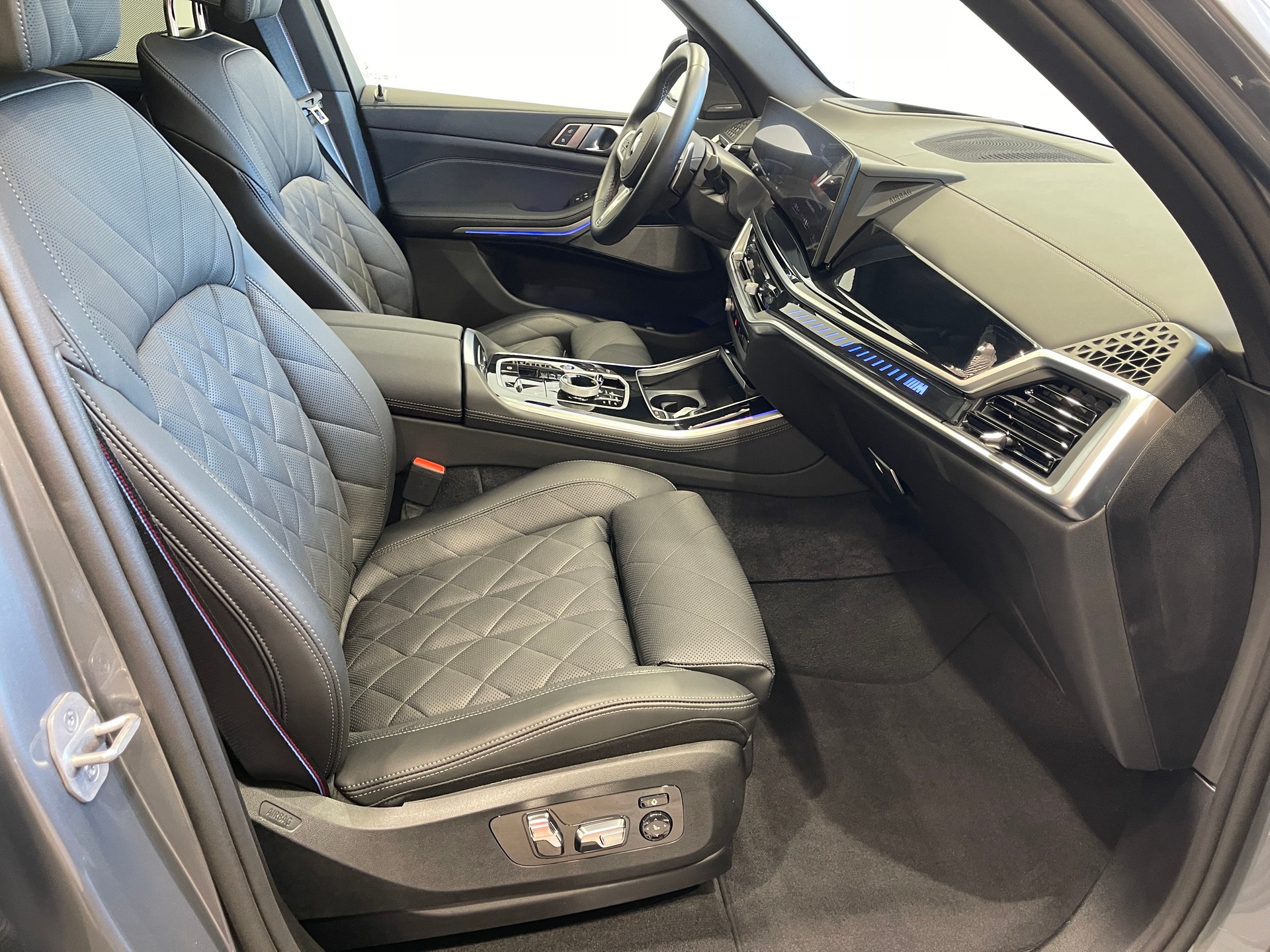 BMW X5 xDrive 48V M60i M Sport Pro Steptronic-image-18