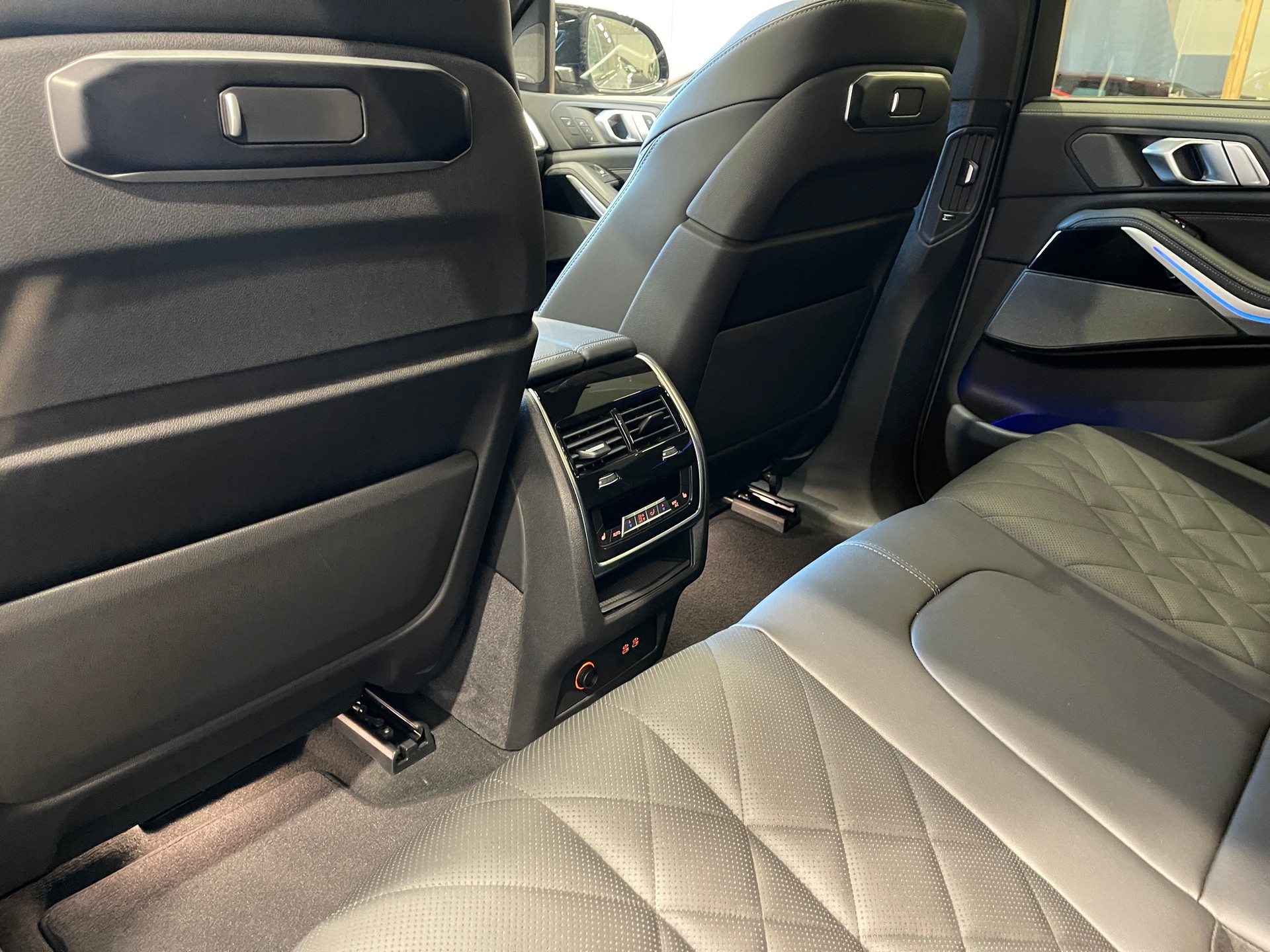 BMW X5 xDrive 48V M60i M Sport Pro Steptronic-image-13