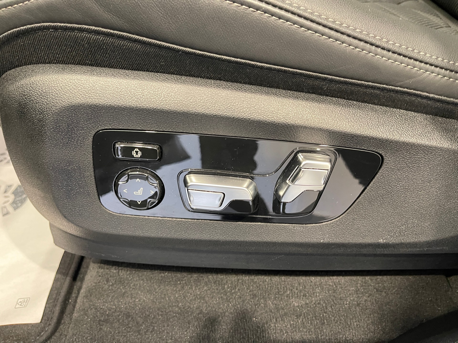 BMW X5 xDrive 48V M60i M Sport Pro Steptronic-image-10