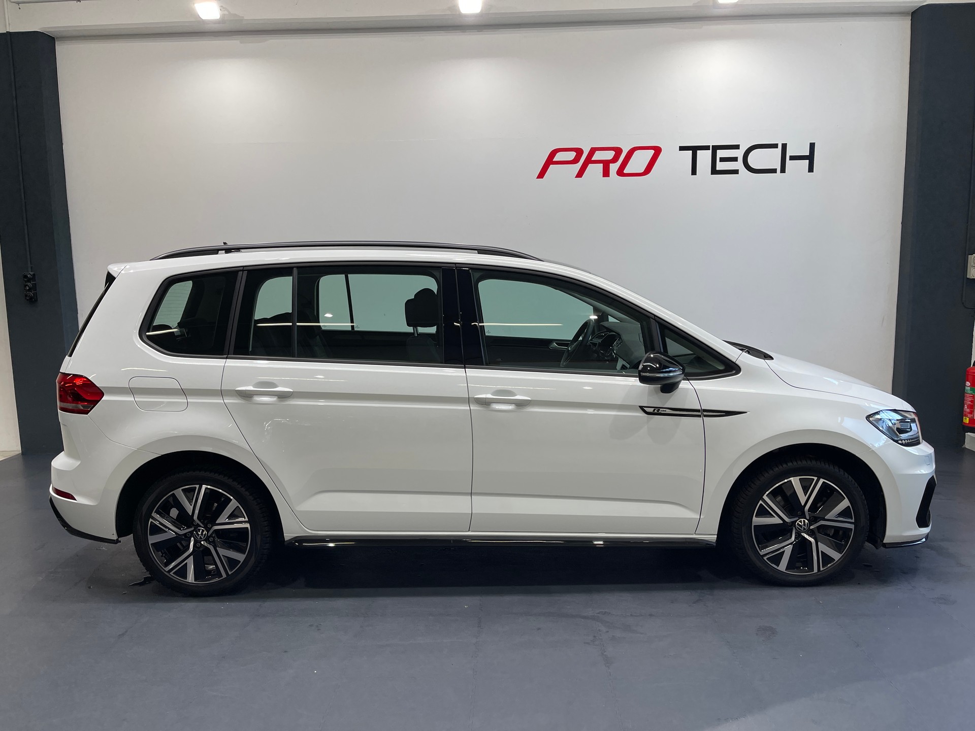 VW Touran 2.0 TDI BlueMotion Technology Highline DSG * R-LINE*7 PLATZ*-image-4