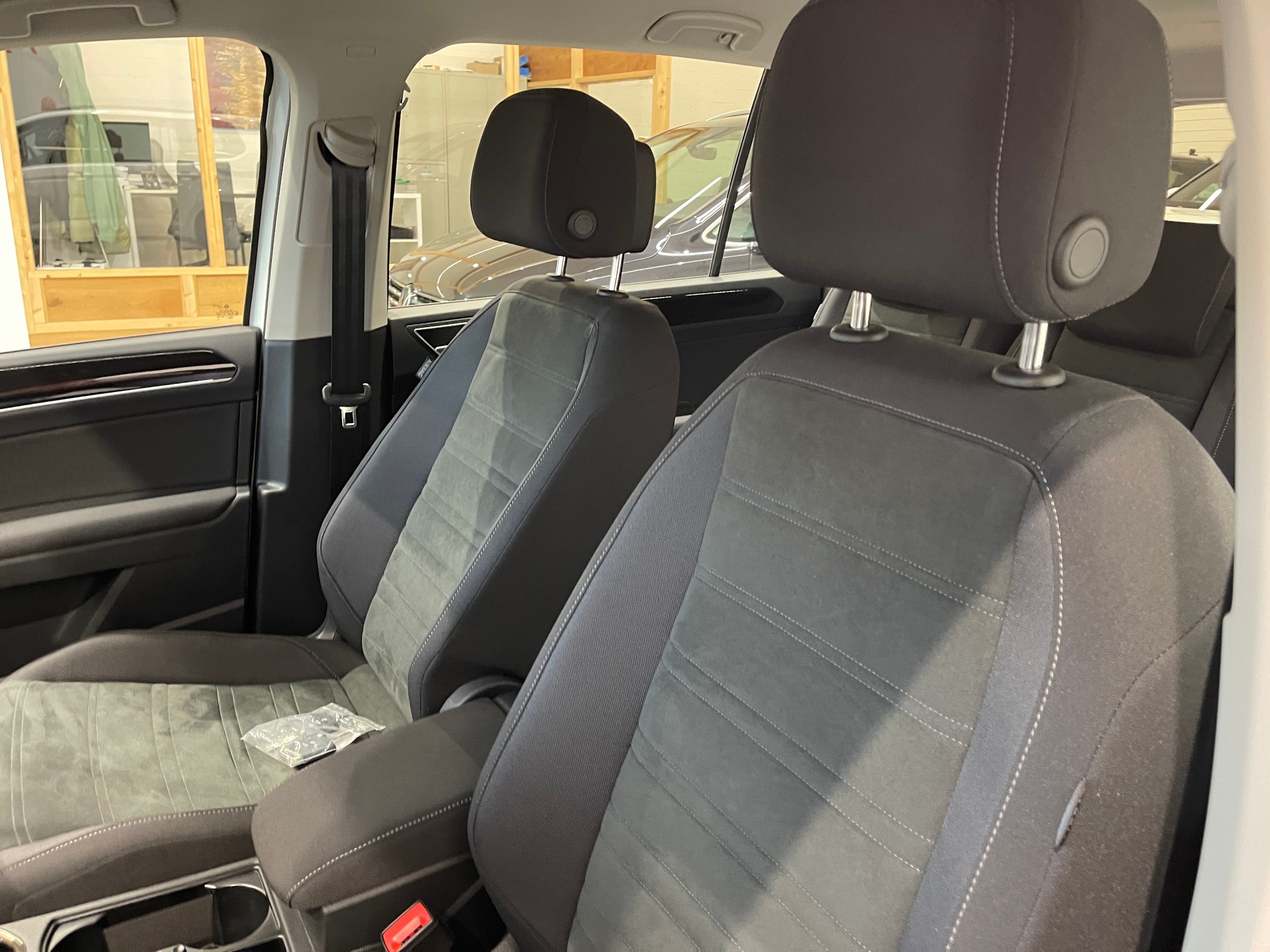 VW Touran 2.0 TDI BlueMotion Technology Highline DSG * R-LINE*7 PLATZ*-image-9