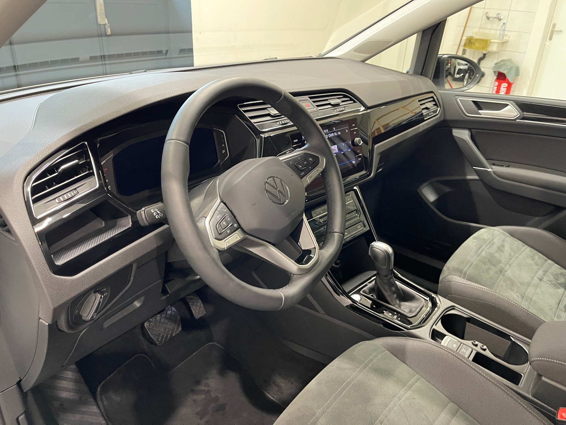 VW Touran 2.0 TDI BlueMotion Technology Highline DSG * R-LINE*7 PLATZ*-image-8