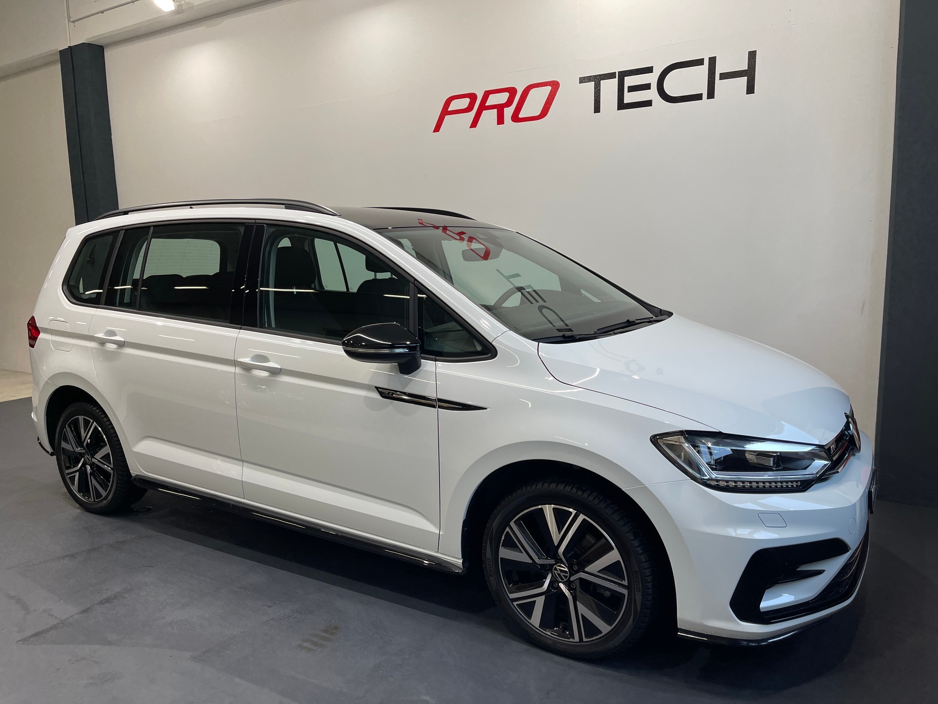 VW Touran 2.0 TDI BlueMotion Technology Highline DSG * R-LINE*7 PLATZ*