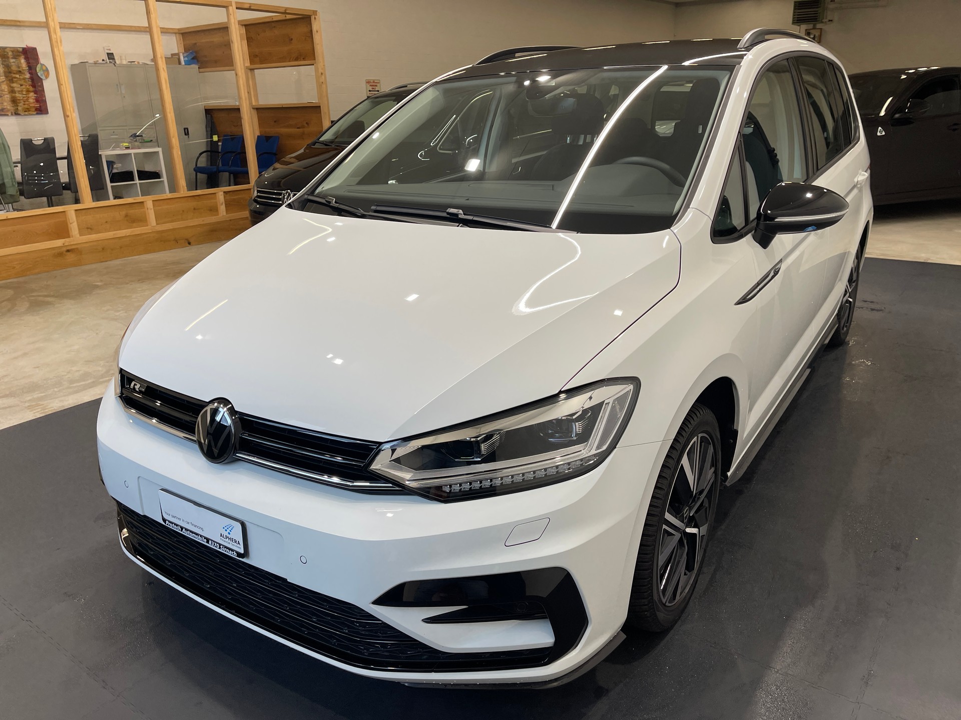 VW Touran 2.0 TDI BlueMotion Technology Highline DSG * R-LINE*7 PLATZ*-showroom-element-2
