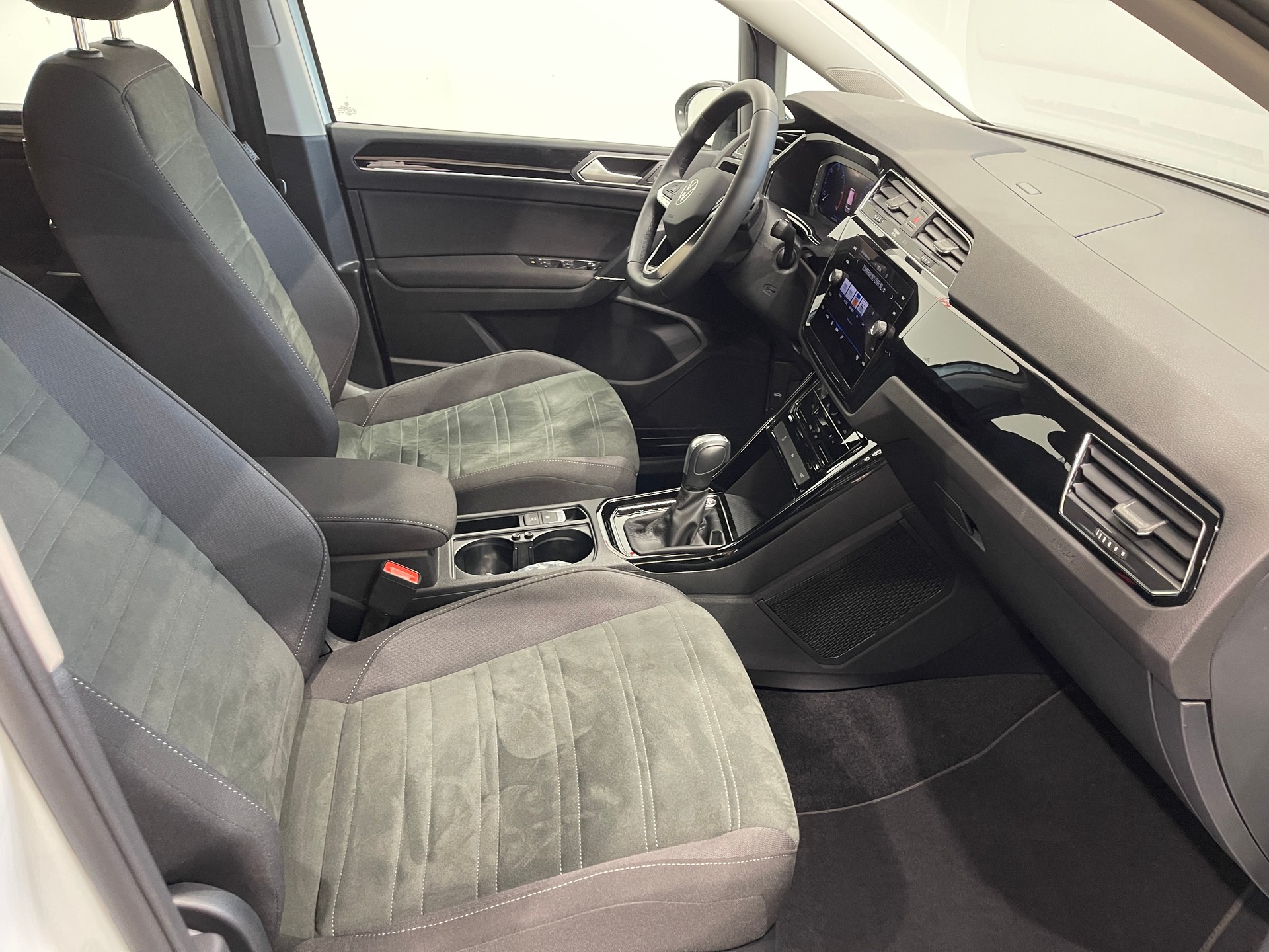 VW Touran 2.0 TDI BlueMotion Technology Highline DSG * R-LINE*7 PLATZ*-image-17