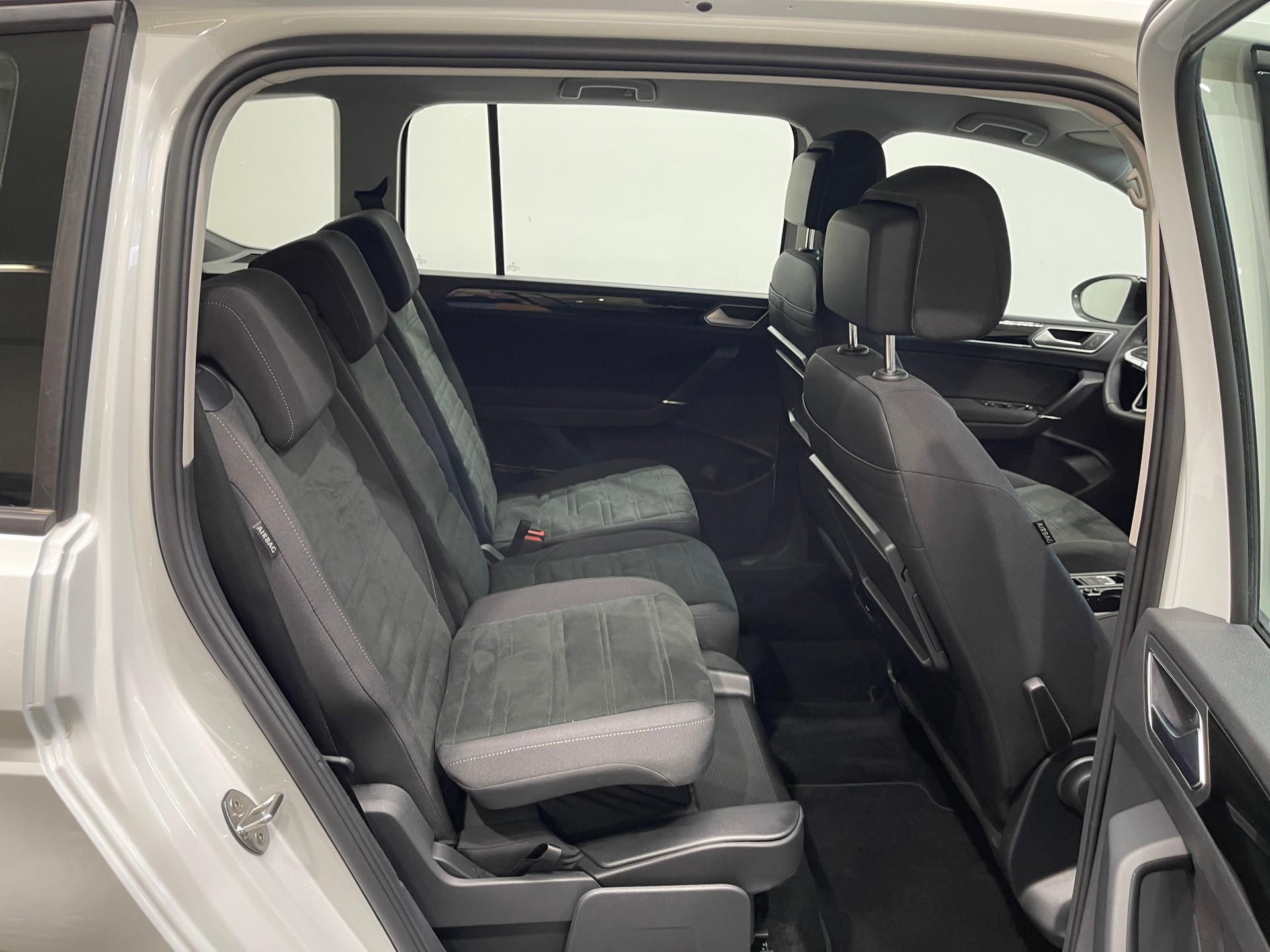 VW Touran 2.0 TDI BlueMotion Technology Highline DSG * R-LINE*7 PLATZ*-image-16