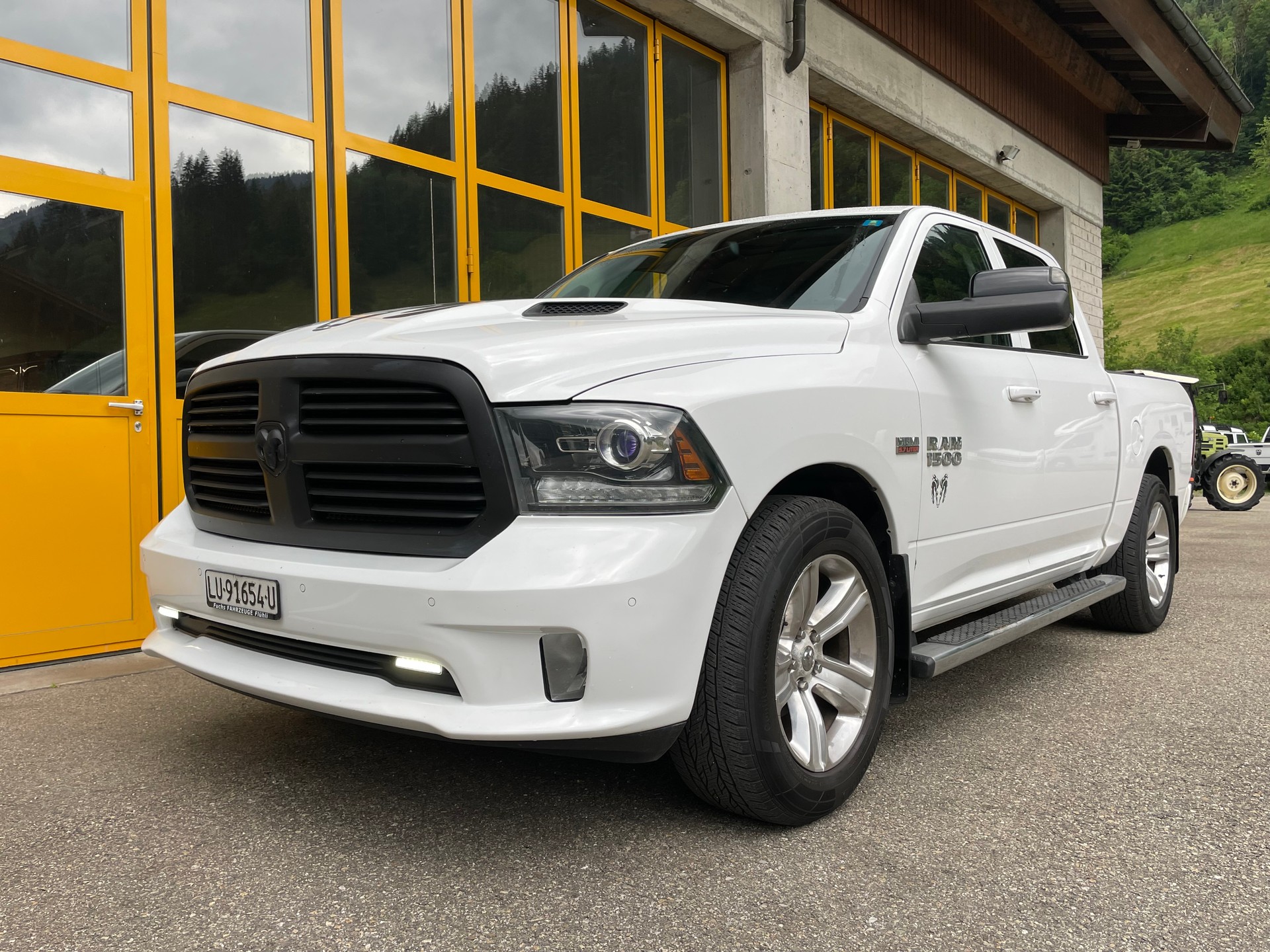 DODGE 1500 5.7 V8 Hemi-image-1