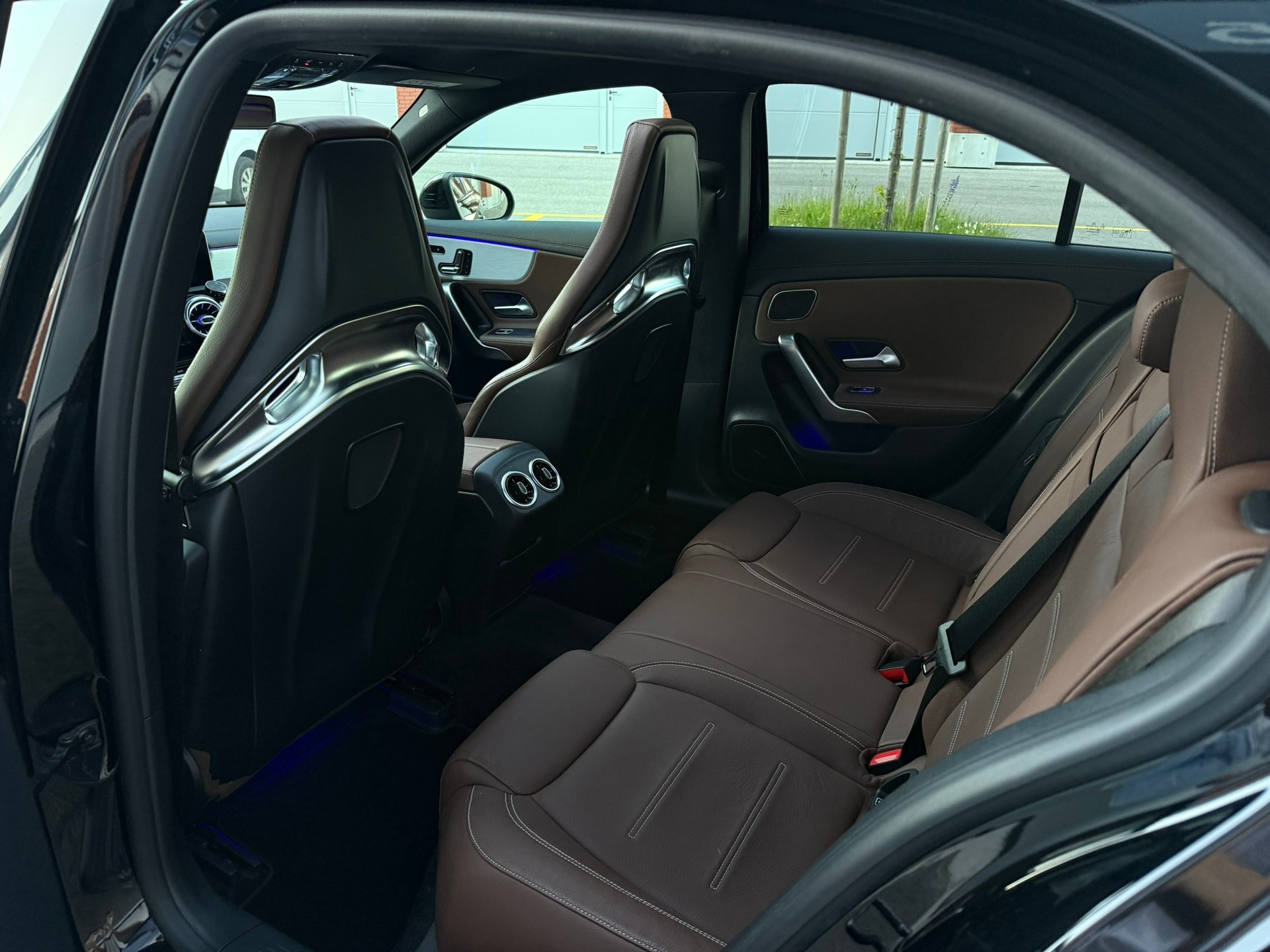 MERCEDES-BENZ A 35 AMG 4Matic Speedshift-image-23