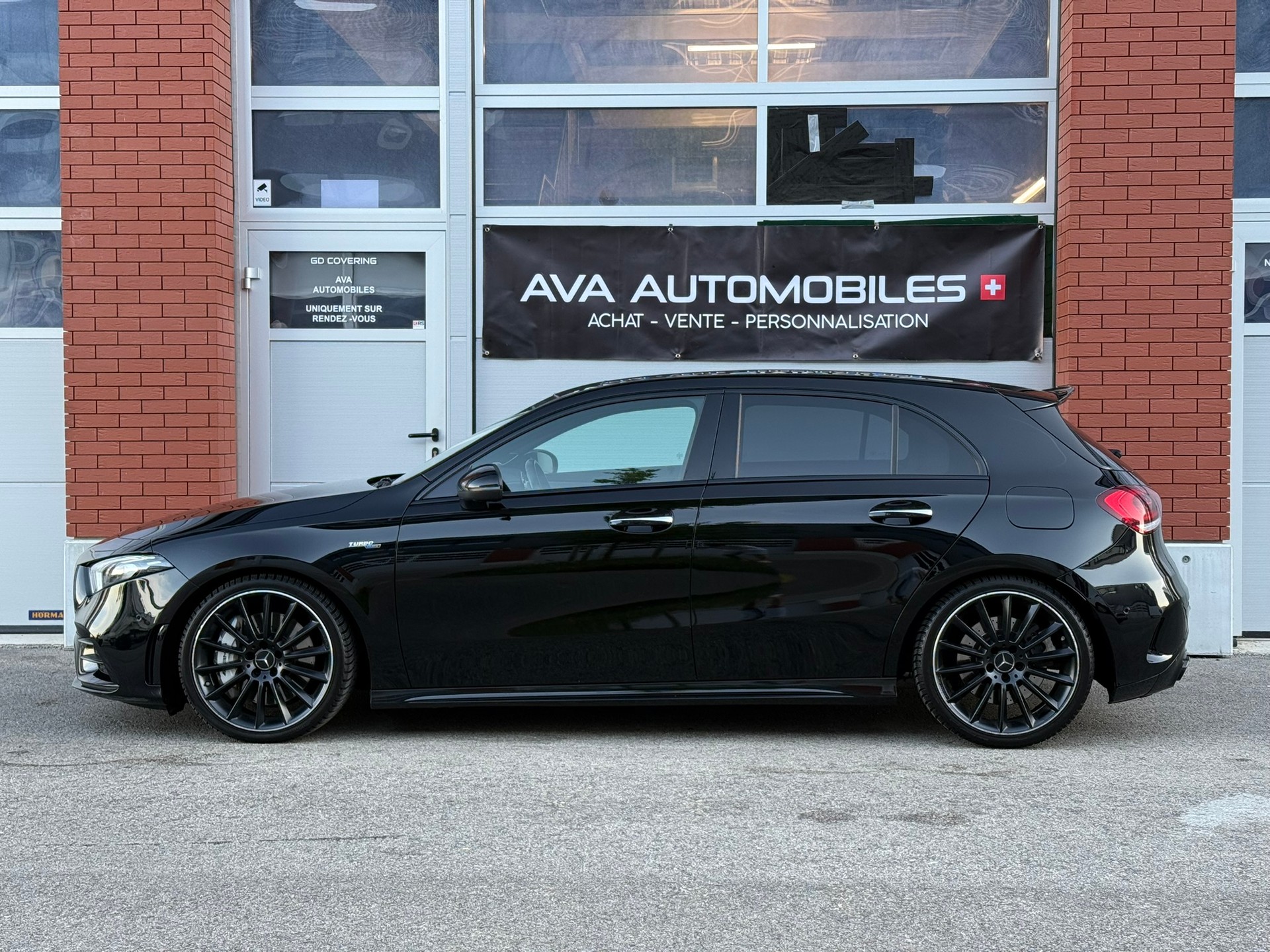 MERCEDES-BENZ A 35 AMG 4Matic Speedshift-showroom-element-3