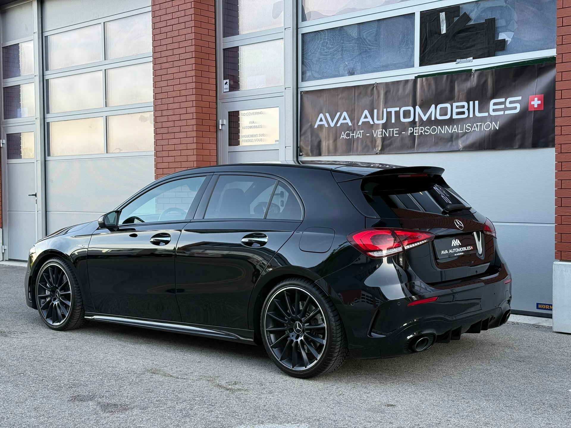 MERCEDES-BENZ A 35 AMG 4Matic Speedshift-image-4