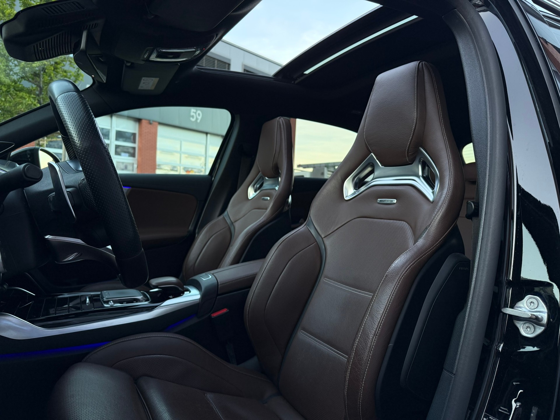 MERCEDES-BENZ A 35 AMG 4Matic Speedshift-image-17