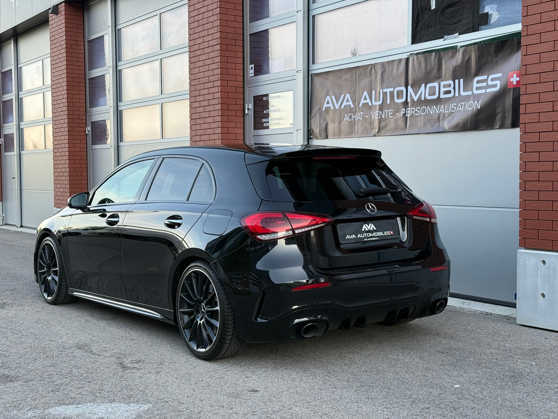 MERCEDES-BENZ A 35 AMG 4Matic Speedshift-image-5