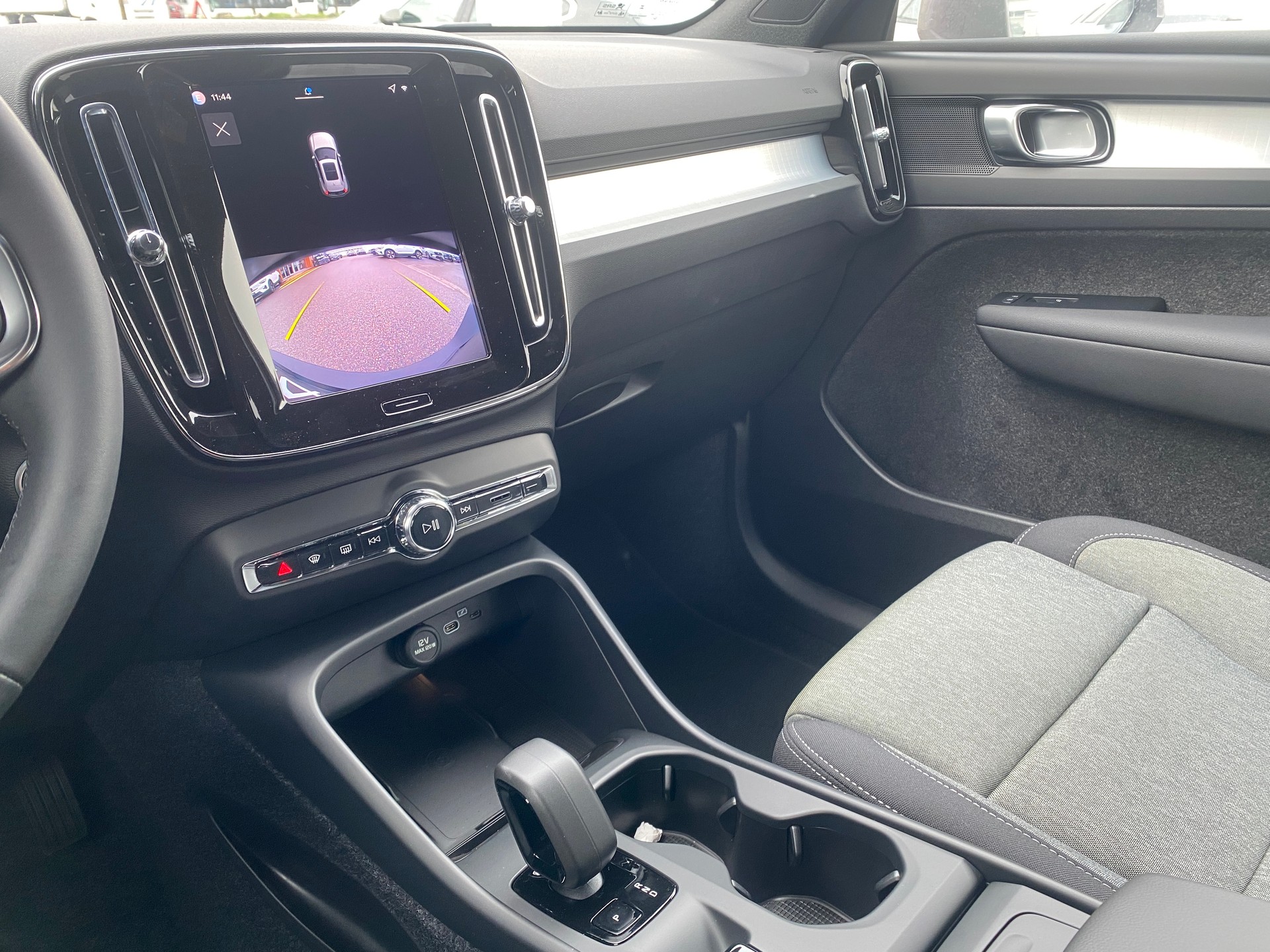 VOLVO XC40 2.0 B3 MH XCITE-image-11