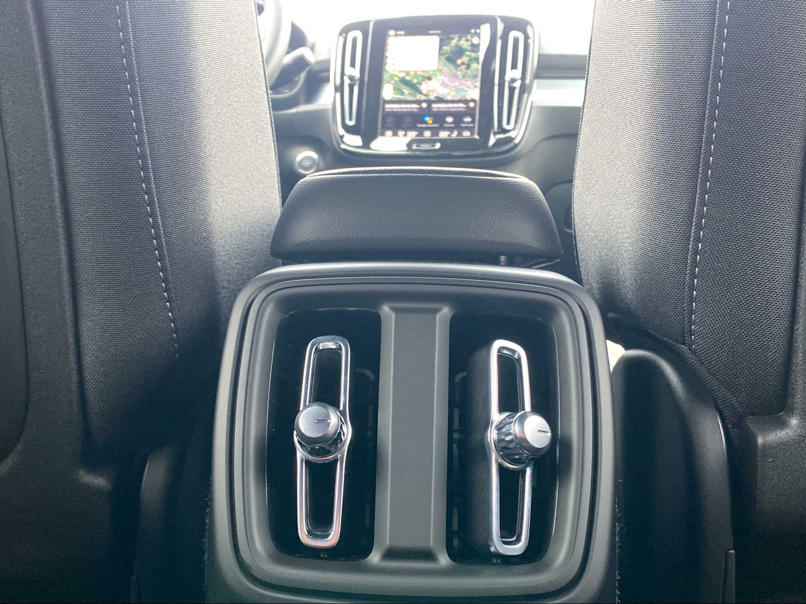 VOLVO XC40 2.0 B3 MH XCITE-image-9
