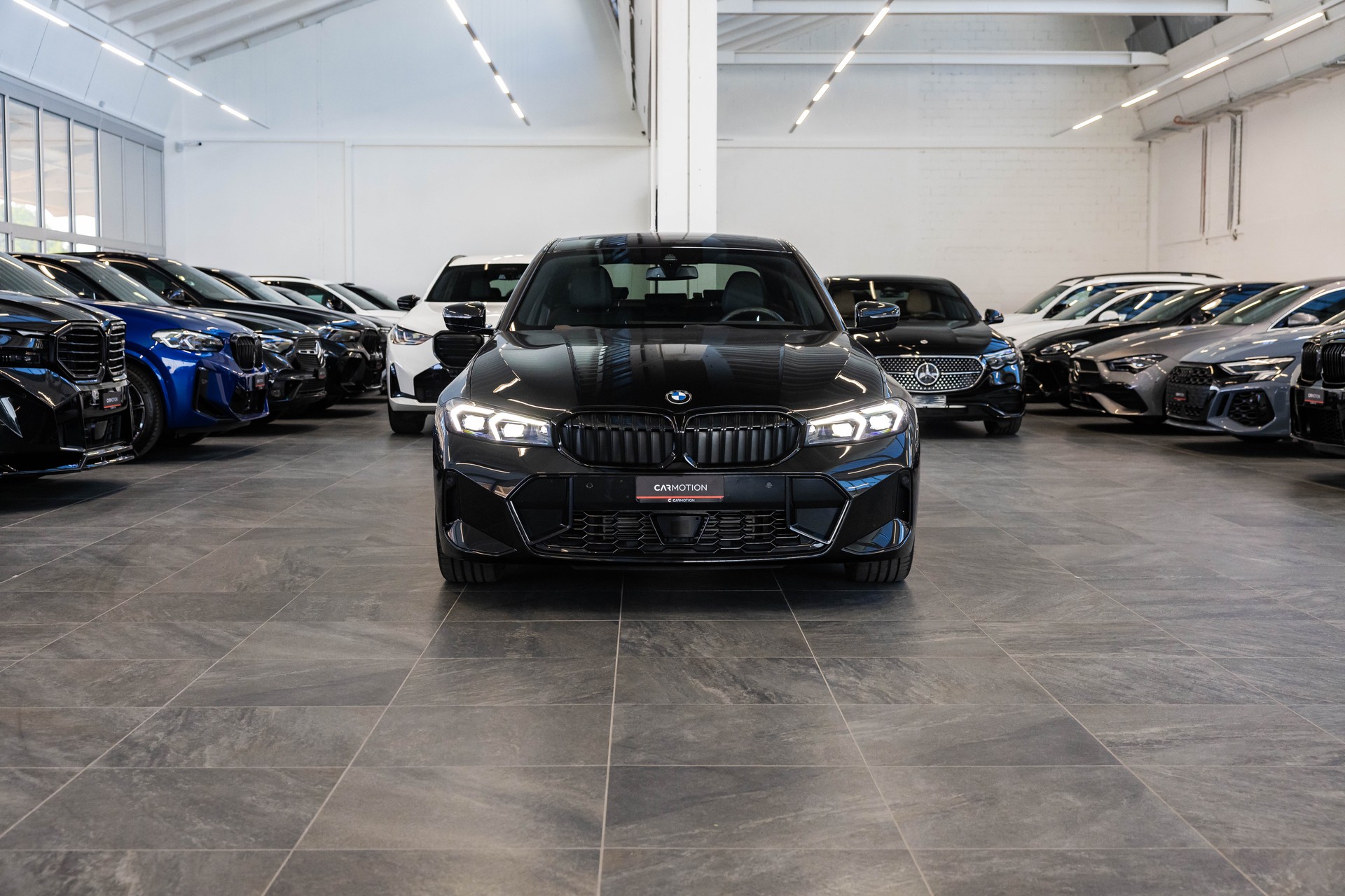 BMW 330d xDrive SAG M Sport Pro / Glasdach / Rückfahrkamera / Head-Up Display-showroom-element-1