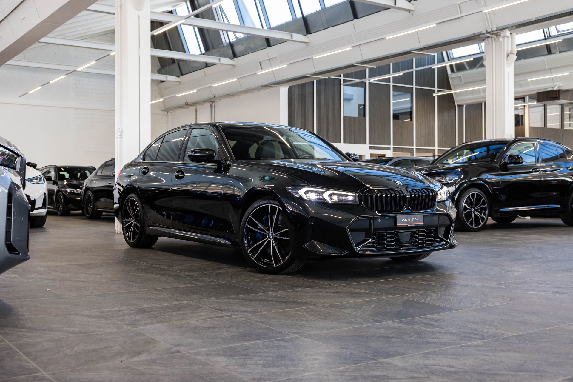 BMW 330d xDrive SAG M Sport Pro / Glasdach / Rückfahrkamera / Head-Up Display-showroom-element-2