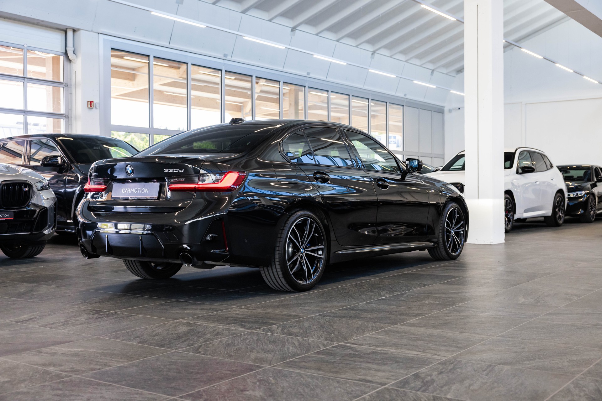 BMW 330d xDrive SAG M Sport Pro / Glasdach / Rückfahrkamera / Head-Up Display-showroom-element-3