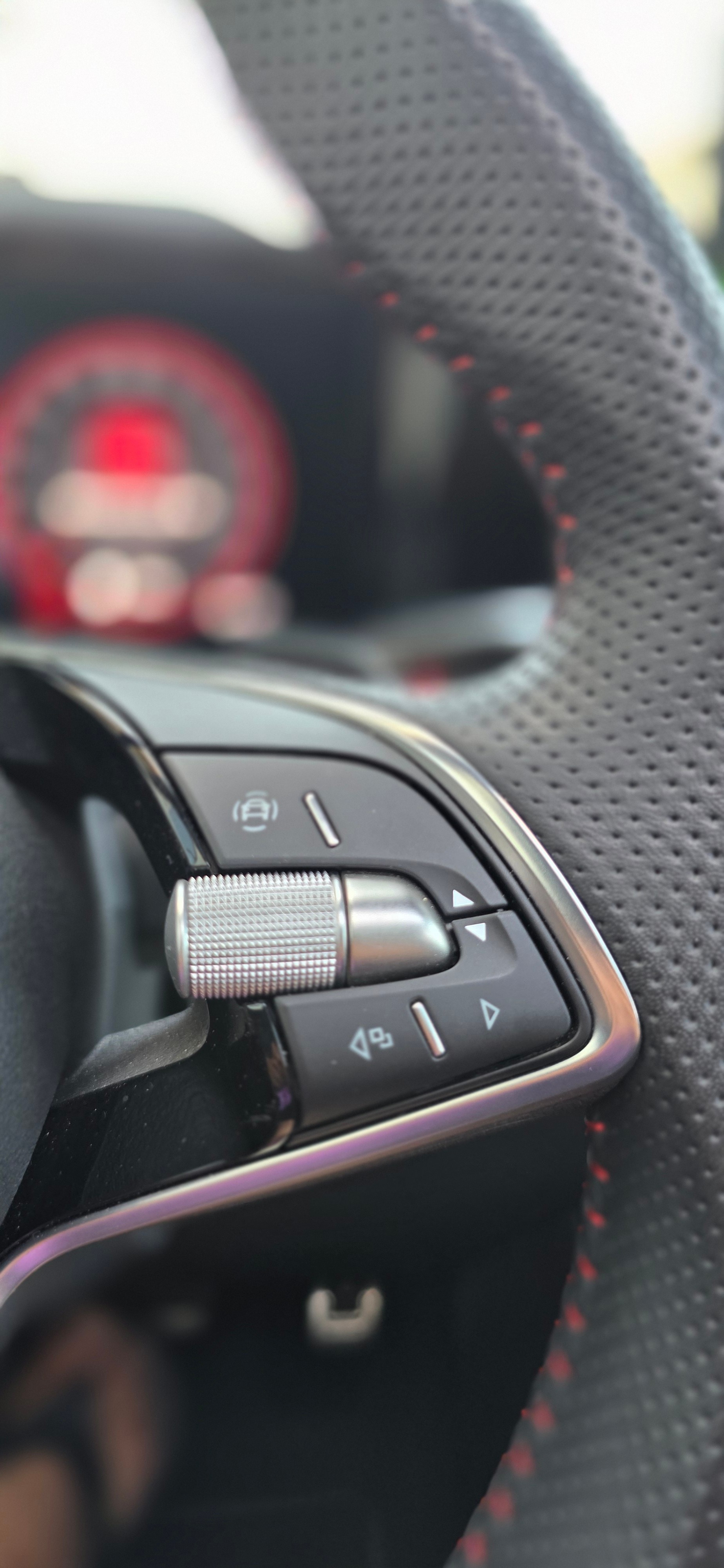 SKODA Kodiaq 2.0 TSI RS 4x4 *Panorama * Anhängerkupplung * Standheizung * Abstandsregler-image-18