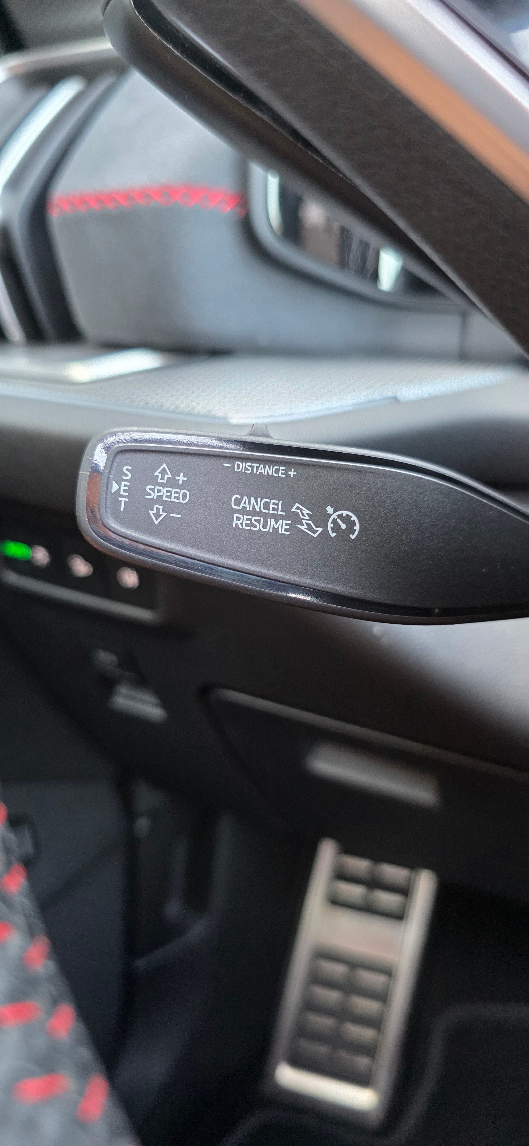 SKODA Kodiaq 2.0 TSI RS 4x4 *Panorama * Anhängerkupplung * Standheizung * Abstandsregler-image-16