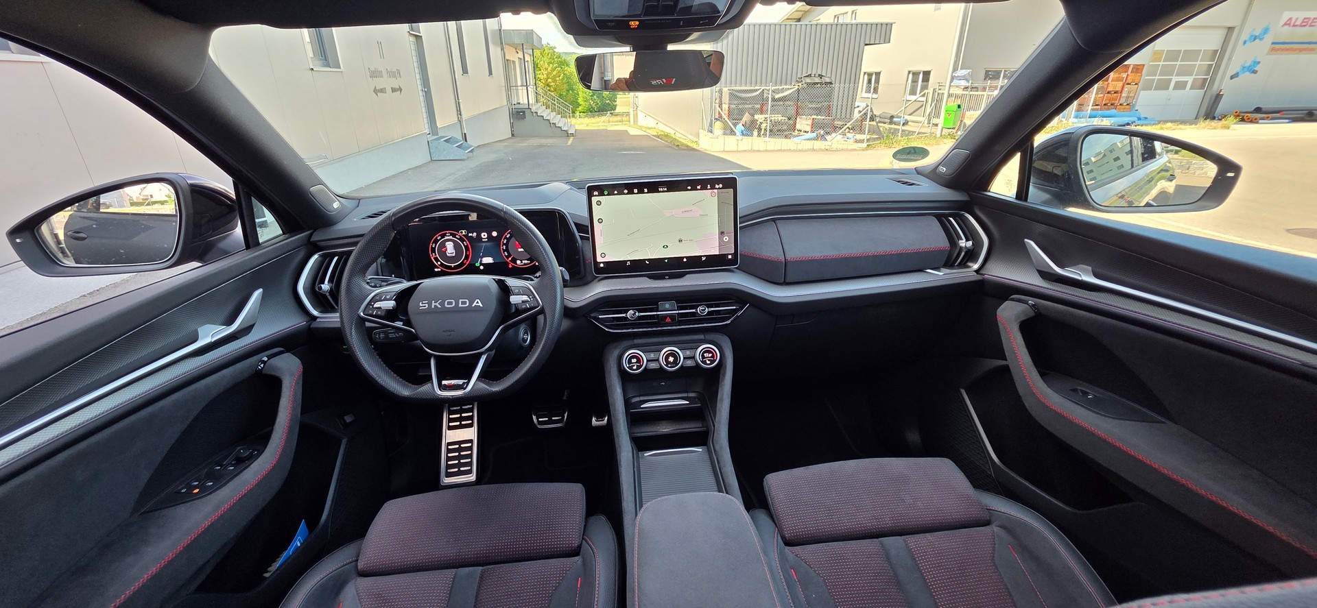 SKODA Kodiaq 2.0 TSI RS 4x4 *Panorama * Anhängerkupplung * Standheizung * Abstandsregler-image-28