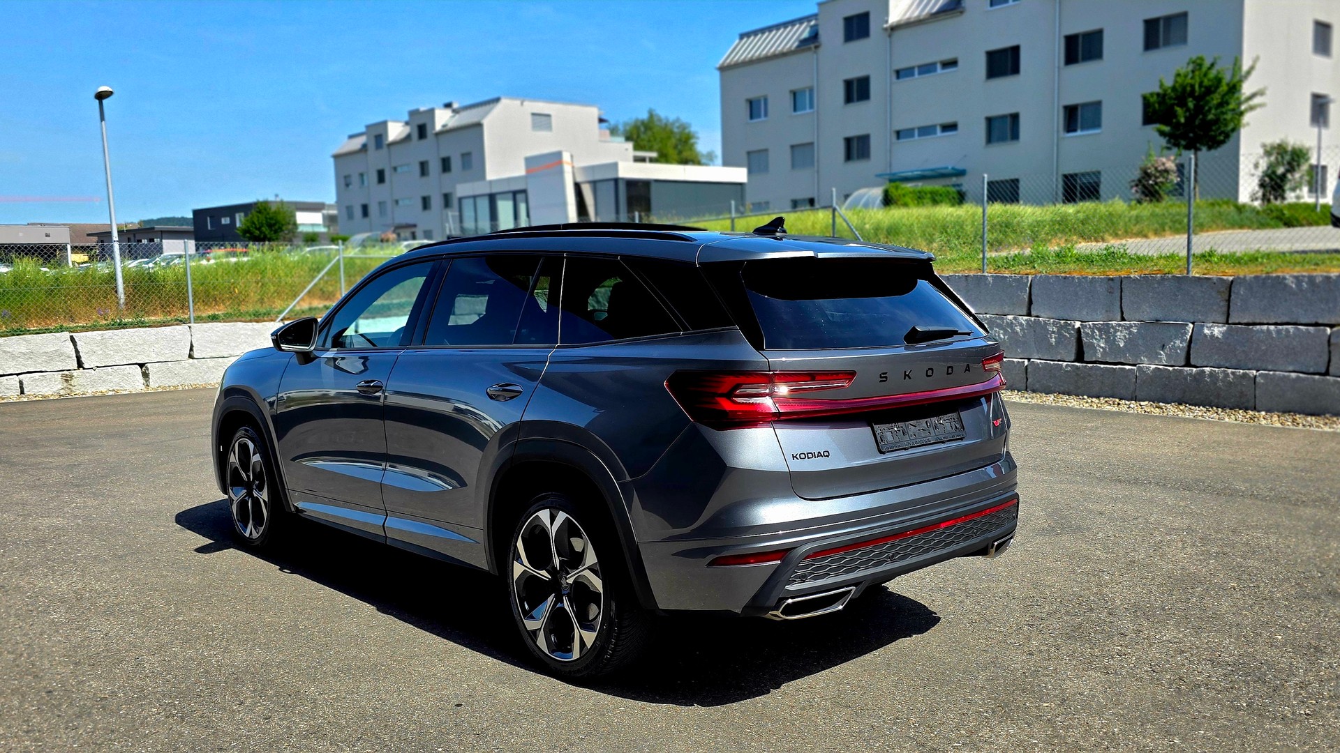 SKODA Kodiaq 2.0 TSI RS 4x4 *Panorama * Anhängerkupplung * Standheizung * Abstandsregler-image-5