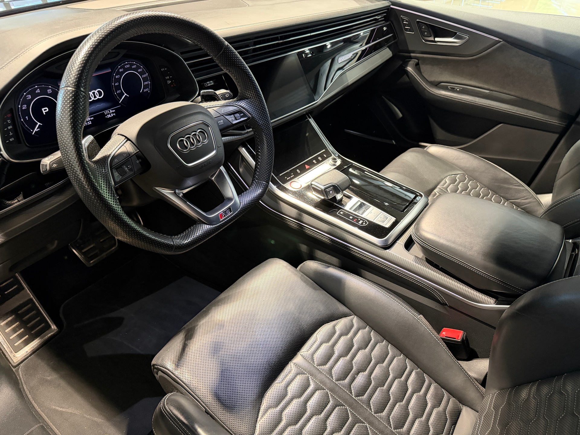 AUDI RSQ8 quattro tiptronic-image-11