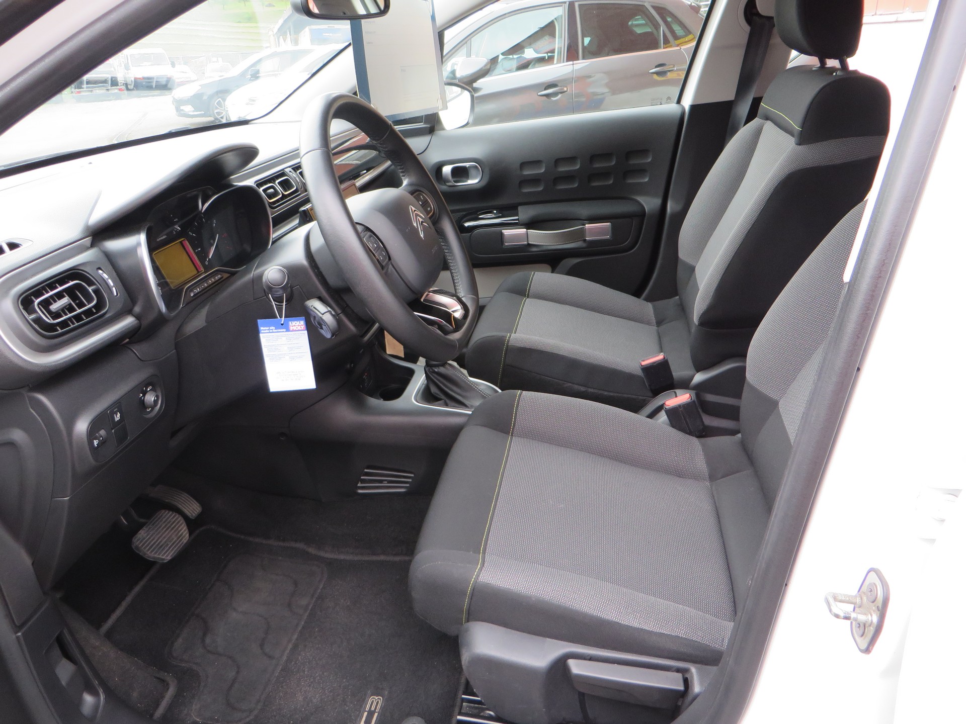CITROEN C3 1.2i PureTech Shine EAT6-image-6