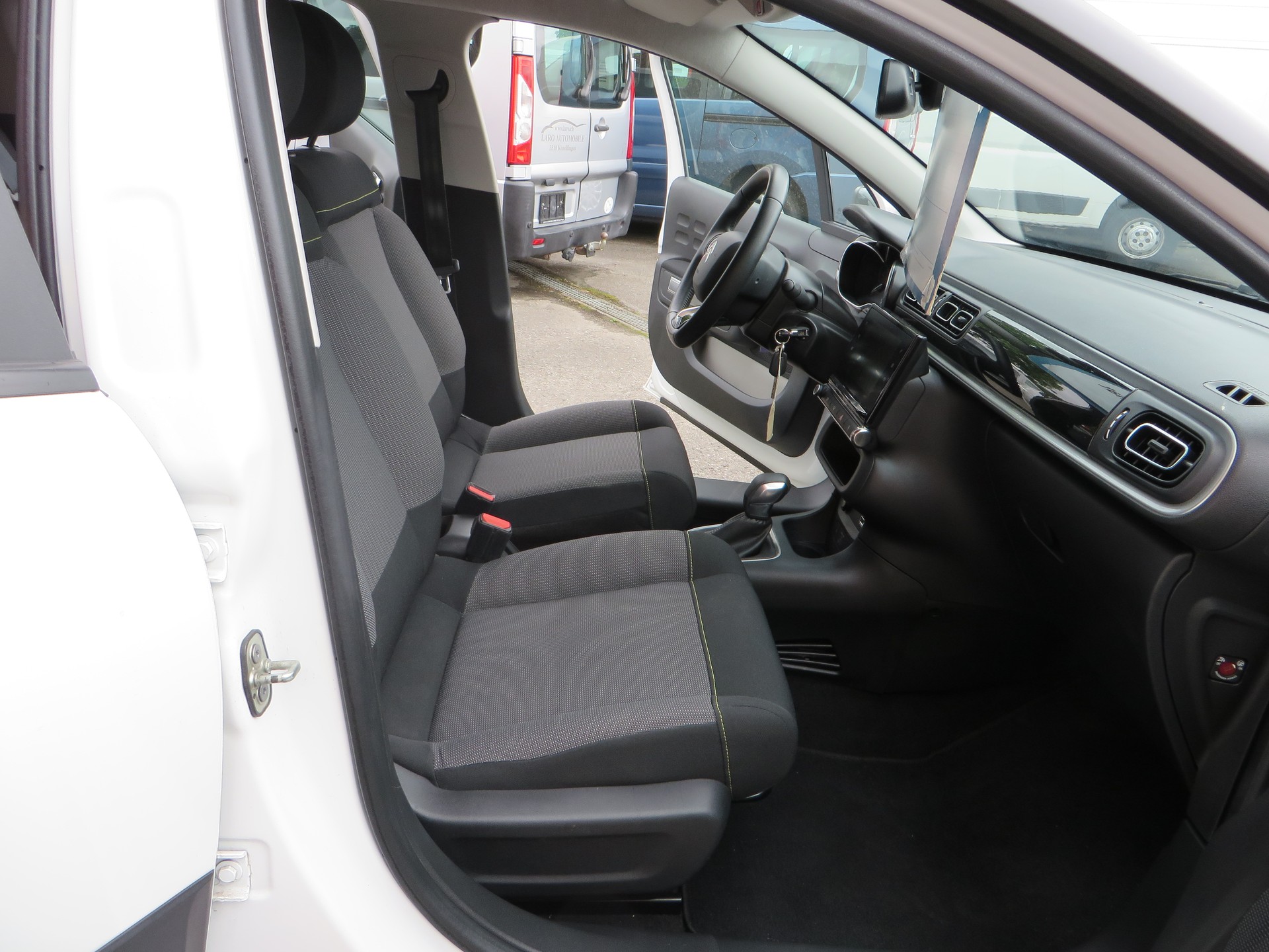 CITROEN C3 1.2i PureTech Shine EAT6-image-7