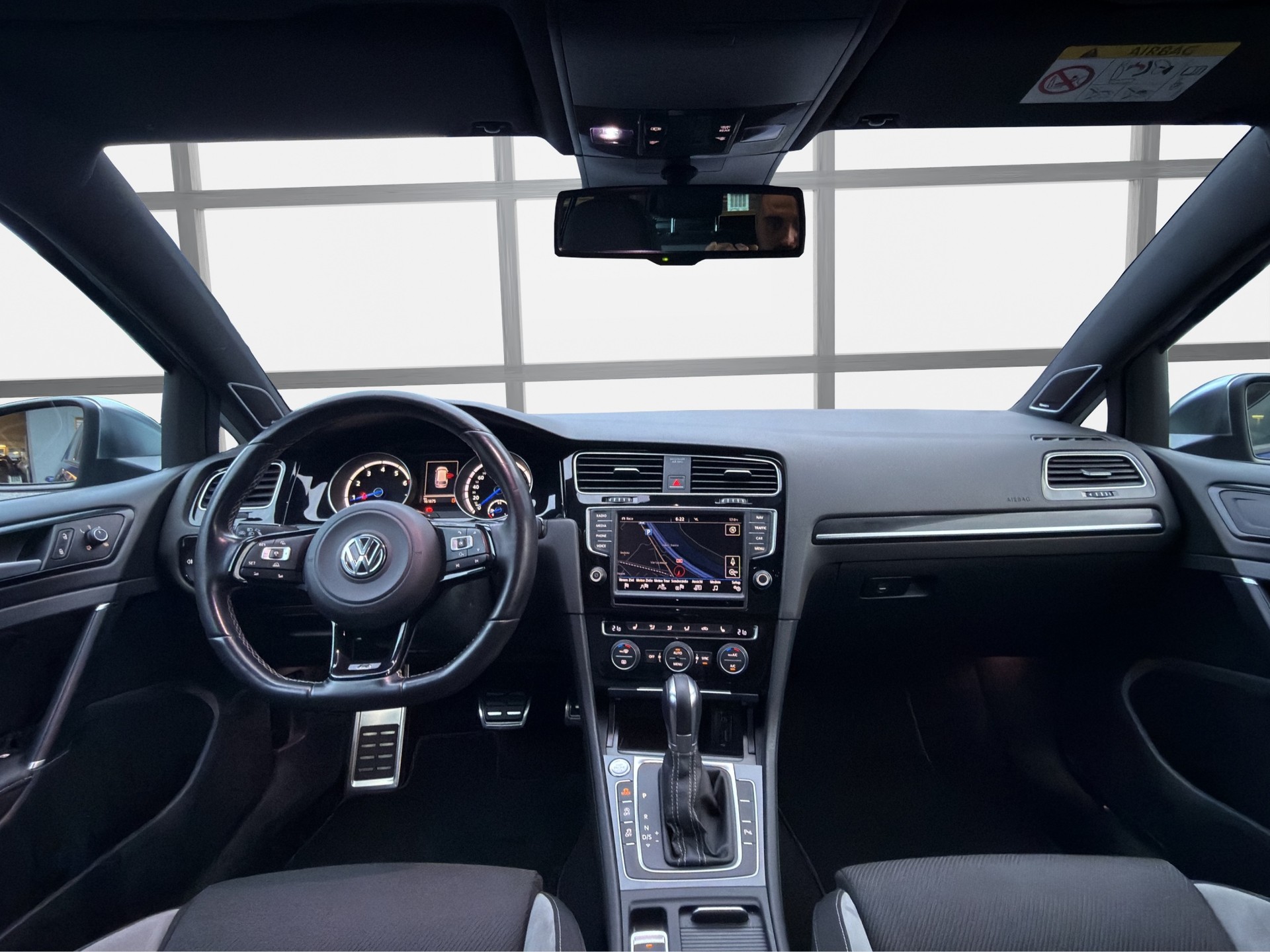 VW Golf Variant 2.0 TSI 4 Motion DSG-image-12