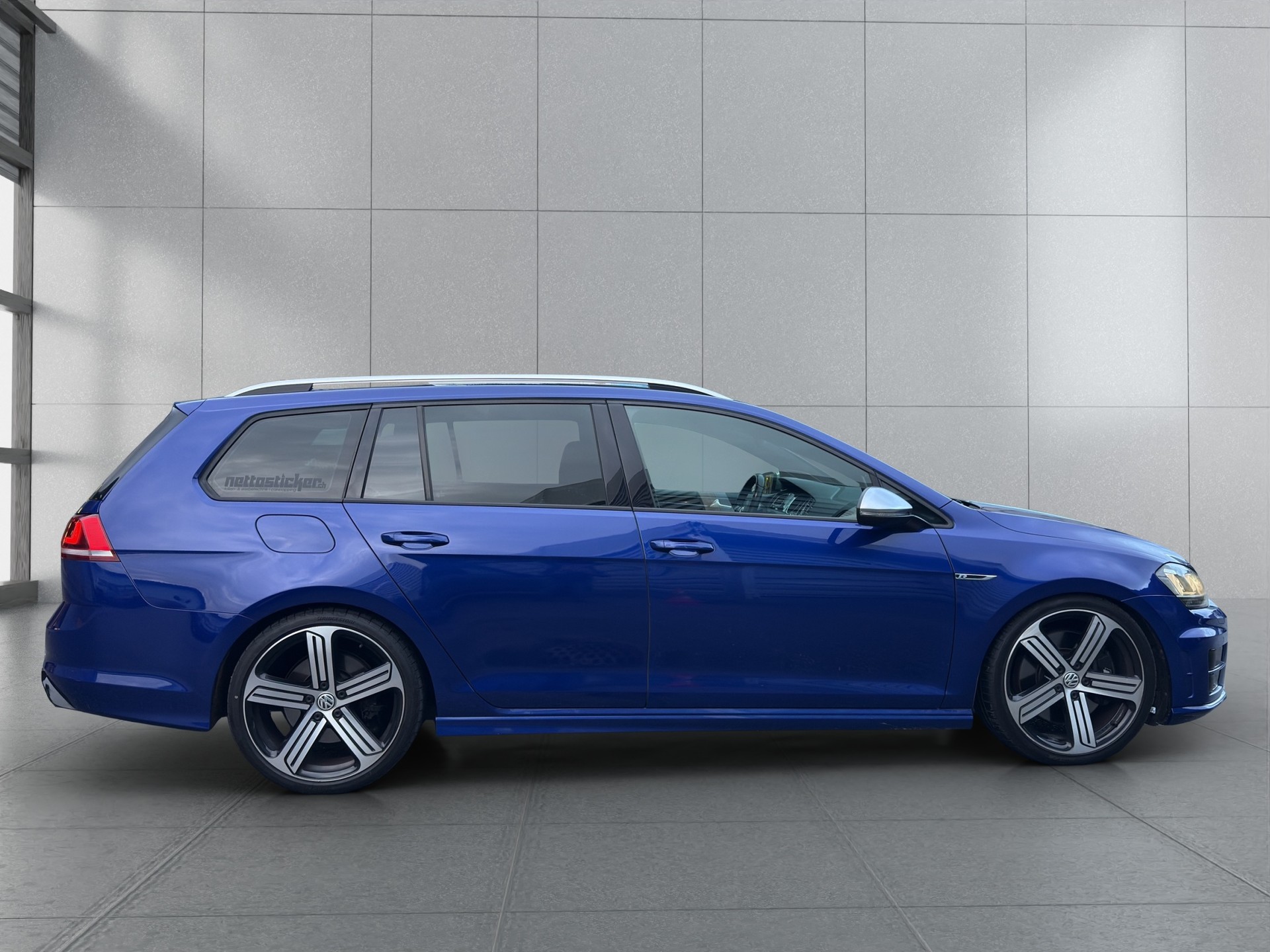 VW Golf Variant 2.0 TSI 4 Motion DSG-image-2