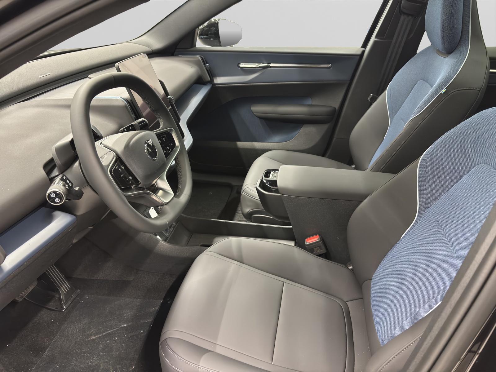 VOLVO EX30 Ultra XCENTRIC Black Edition-showroom-element-3