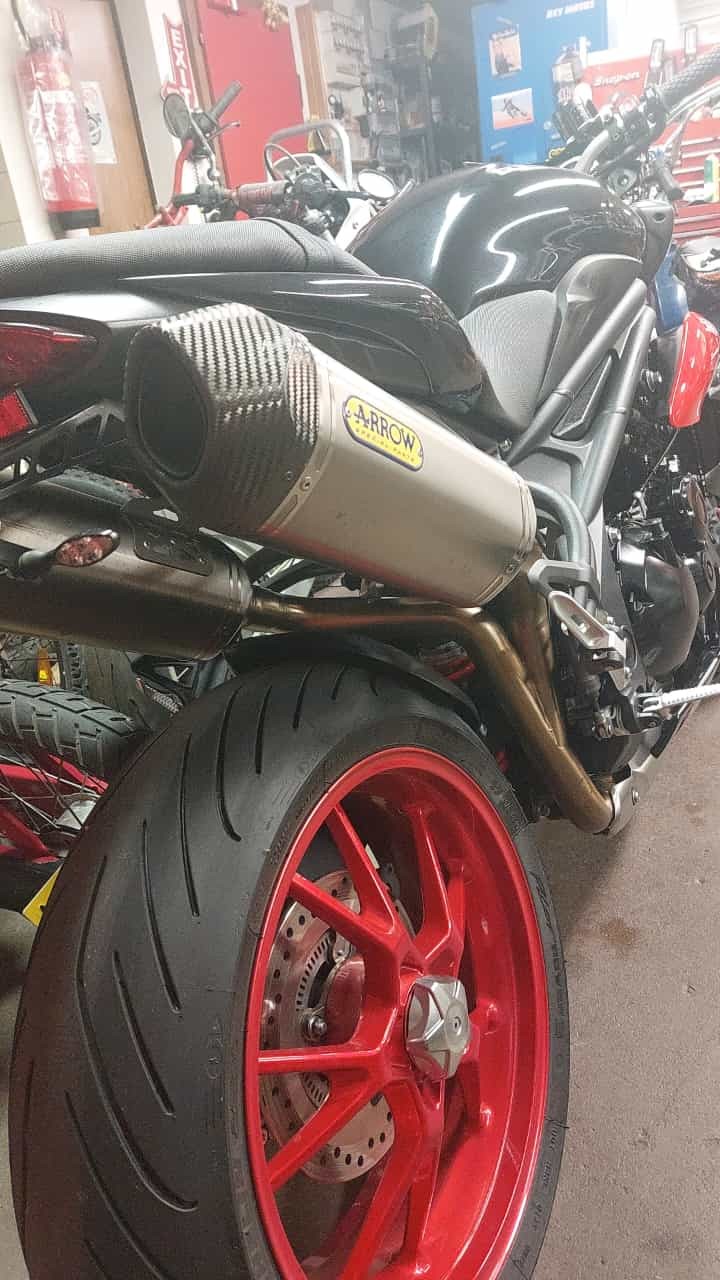 TRIUMPH Speed Triple R 1050 ABS-image-5