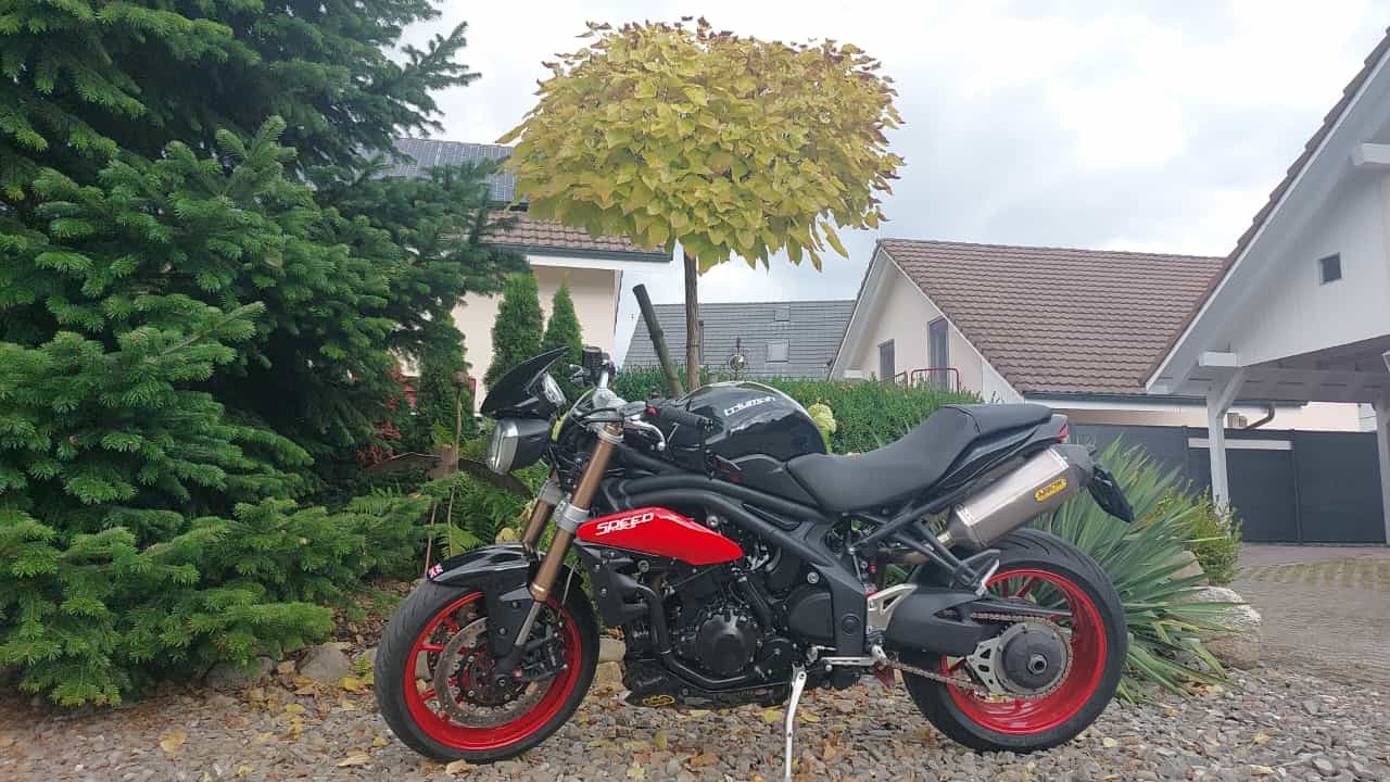 TRIUMPH Speed Triple R 1050 ABS-image-1