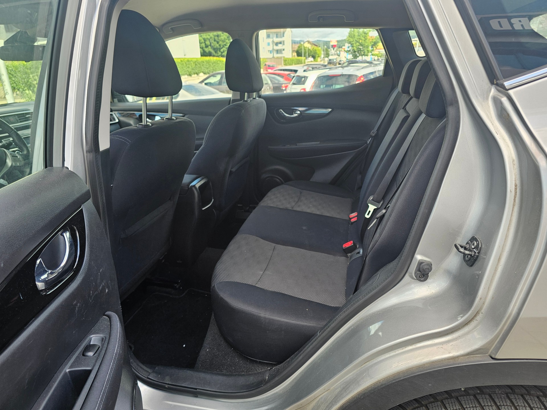 NISSAN Qashqai 1.6 dCi N-Connecta ALL-MODE 4x4-image-9