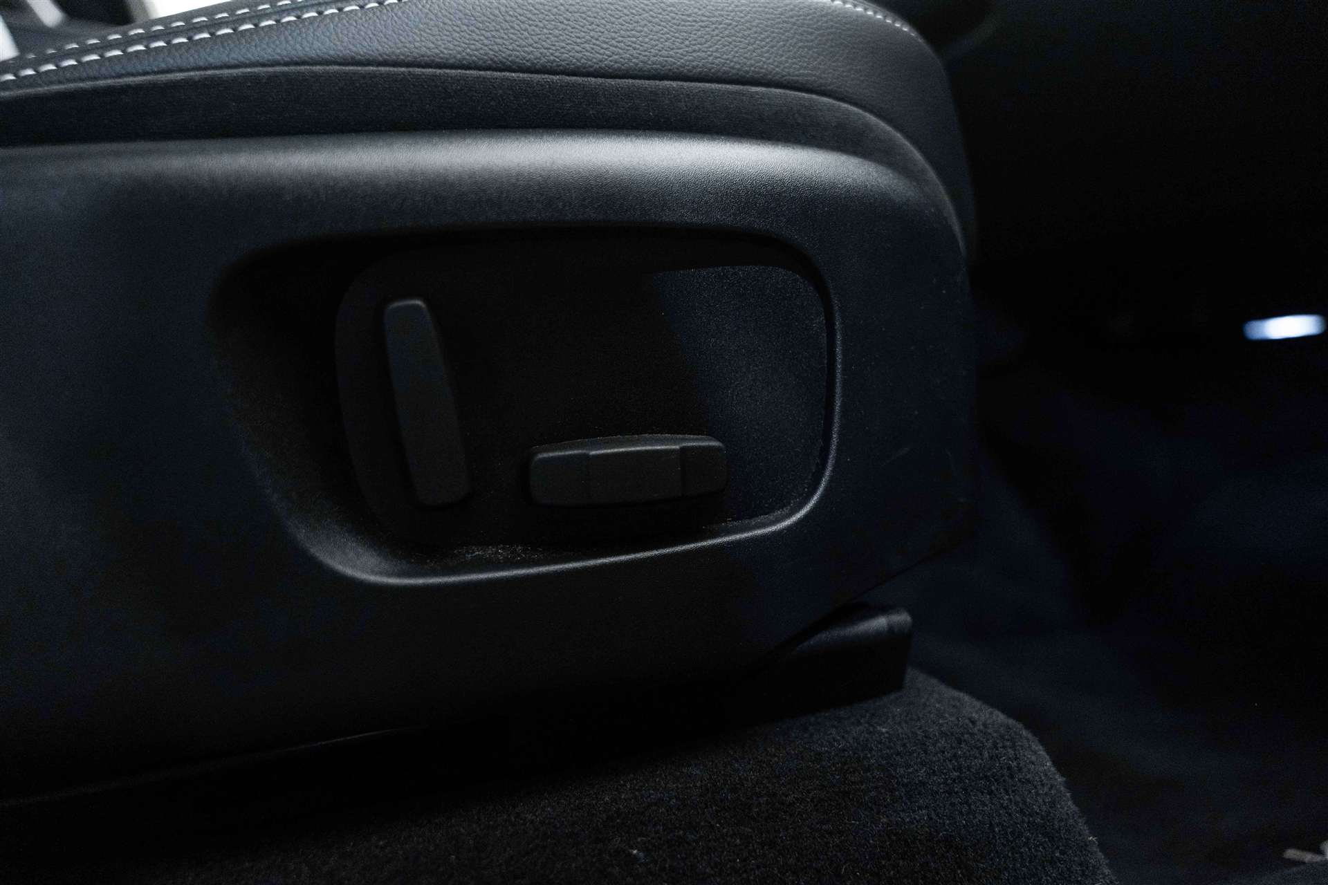 LAND ROVER Range Rover Velar D 300 Automatic-image-16