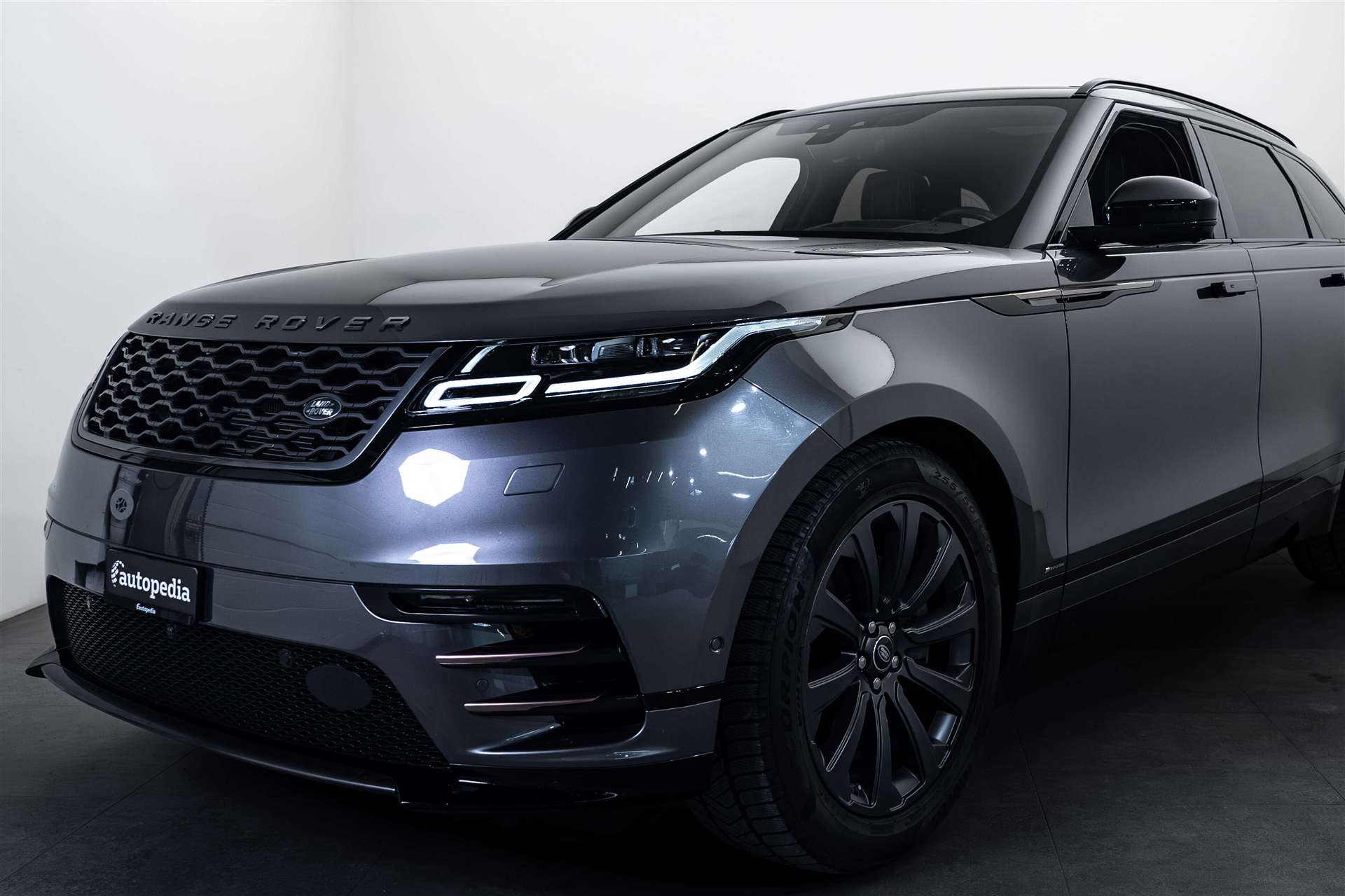 LAND ROVER Range Rover Velar D 300 Automatic-showroom-element-1