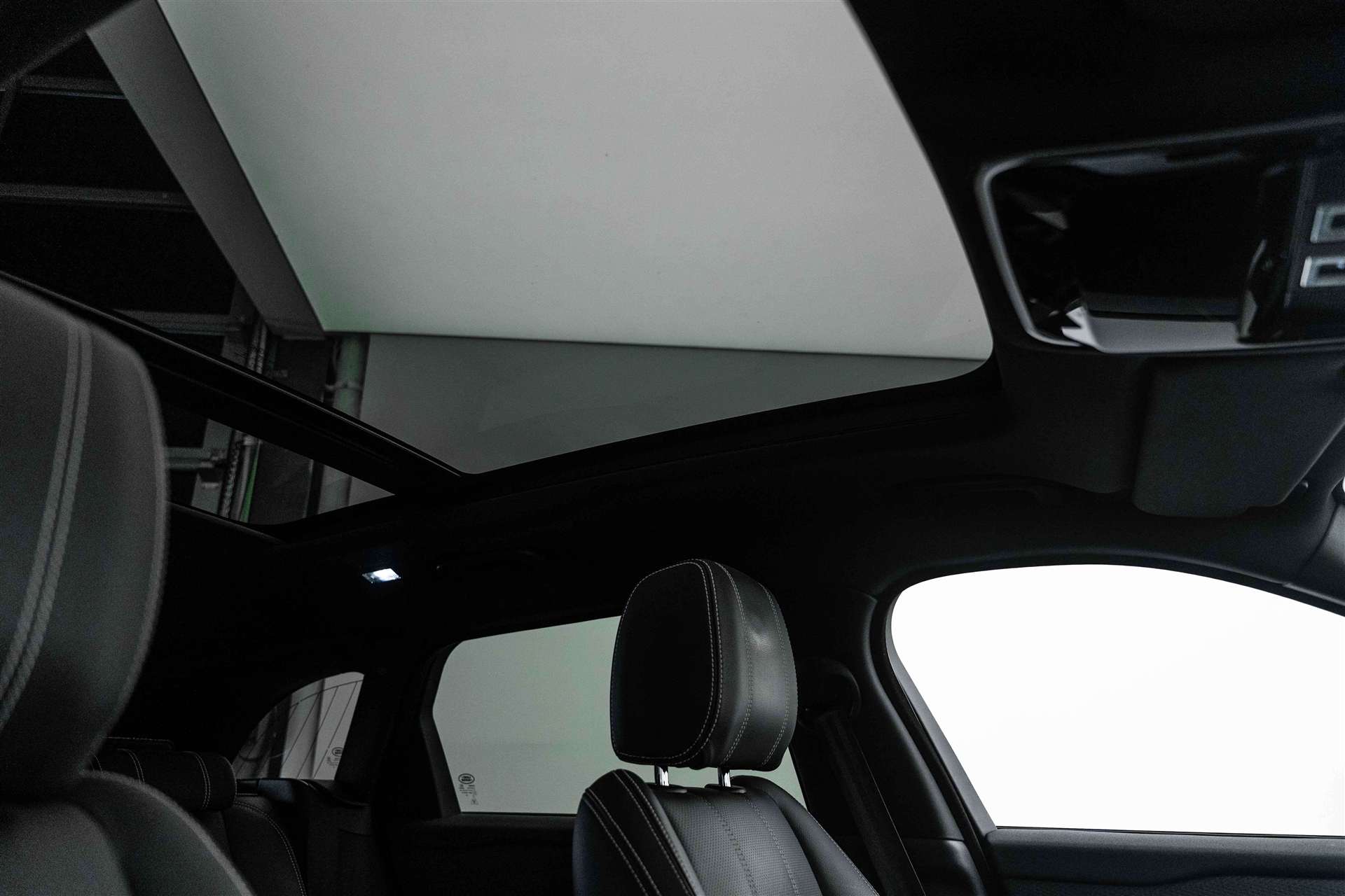 LAND ROVER Range Rover Velar D 300 Automatic-image-12