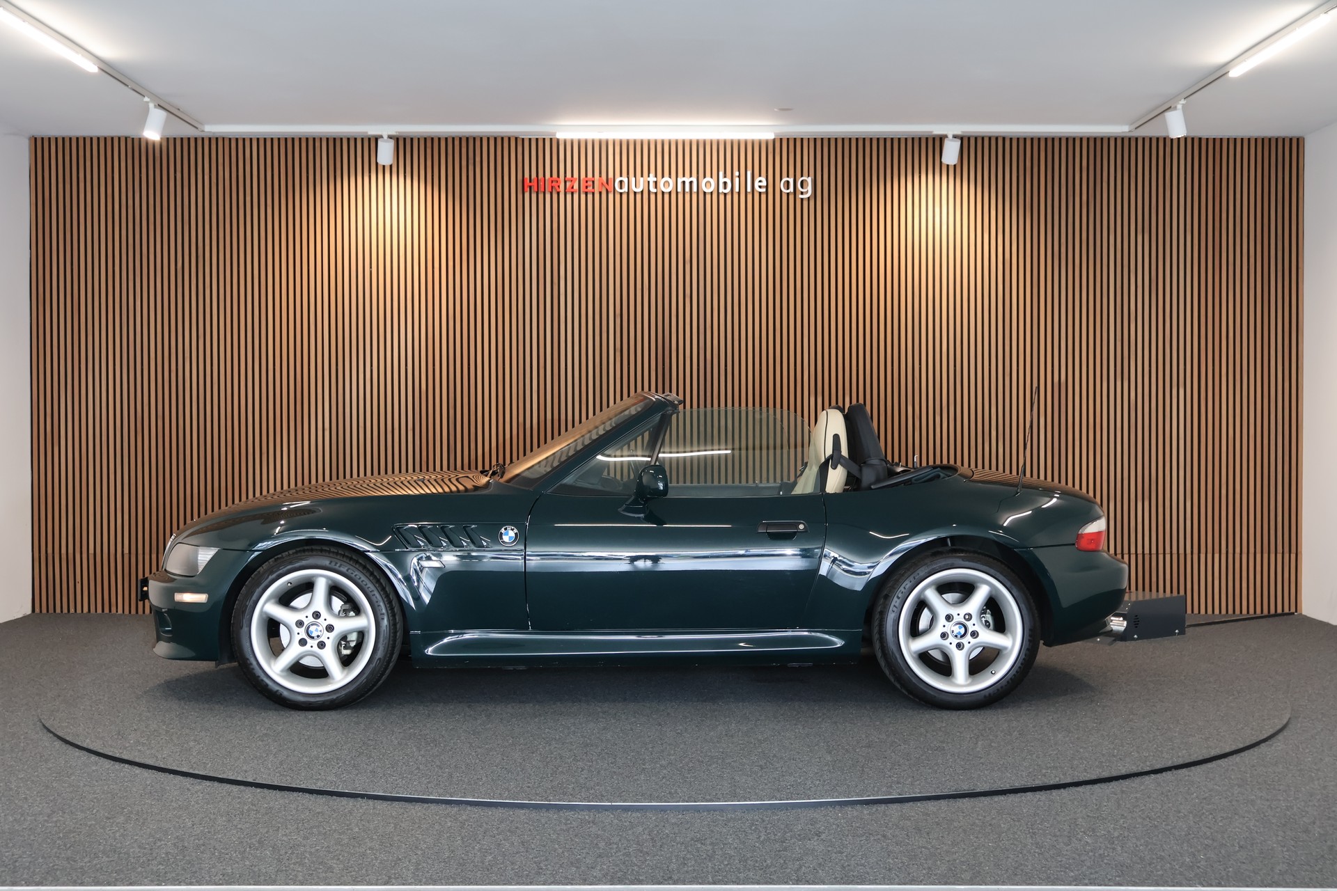 BMW Z3 2.8i Roadster-showroom-element-2