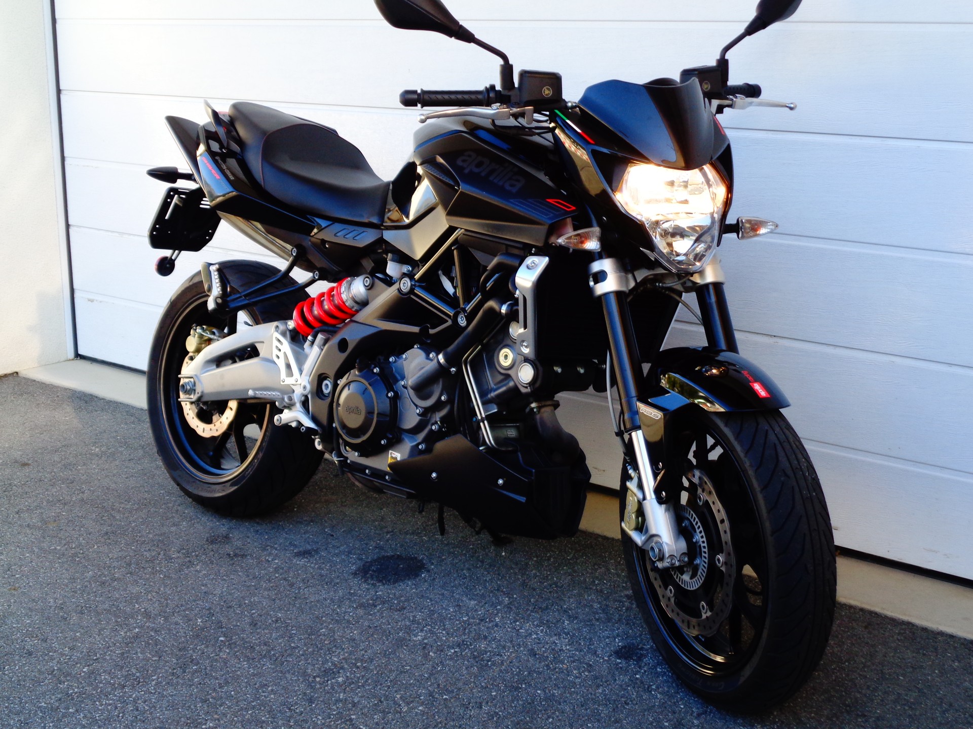APRILIA SL 750 Shiver ABS-showroom-element-1