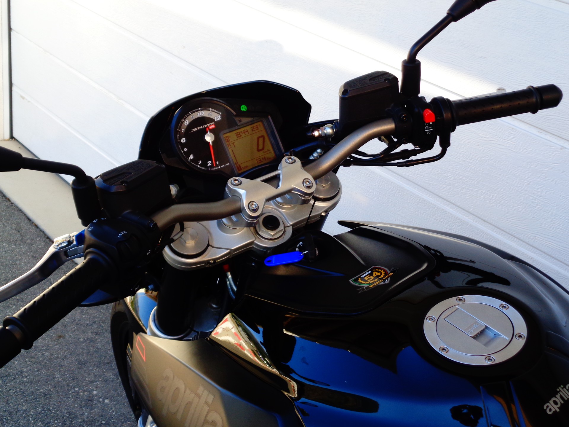APRILIA SL 750 Shiver ABS-image-4