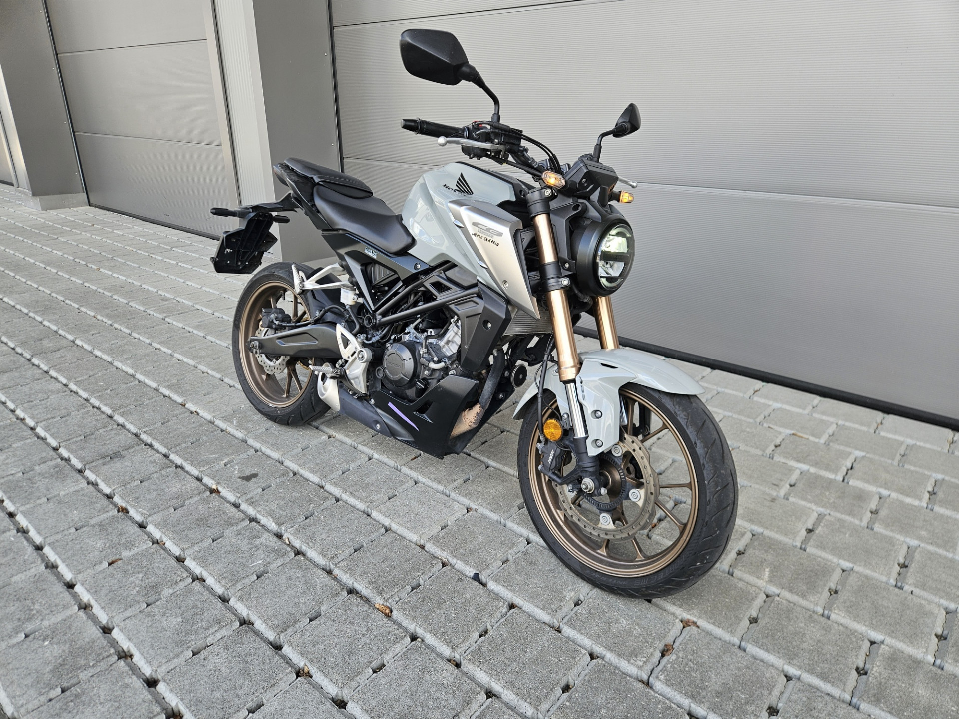 HONDA CB 125 R-showroom-element-1