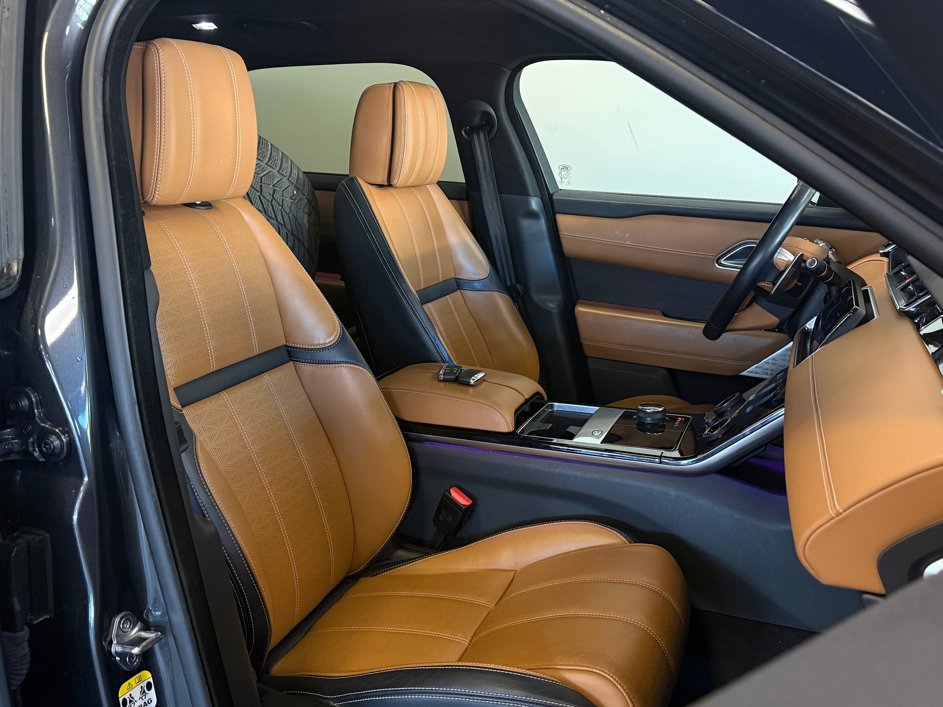 LAND ROVER Range Rover Velar R-Dynamic D 300 Automatic-image-13