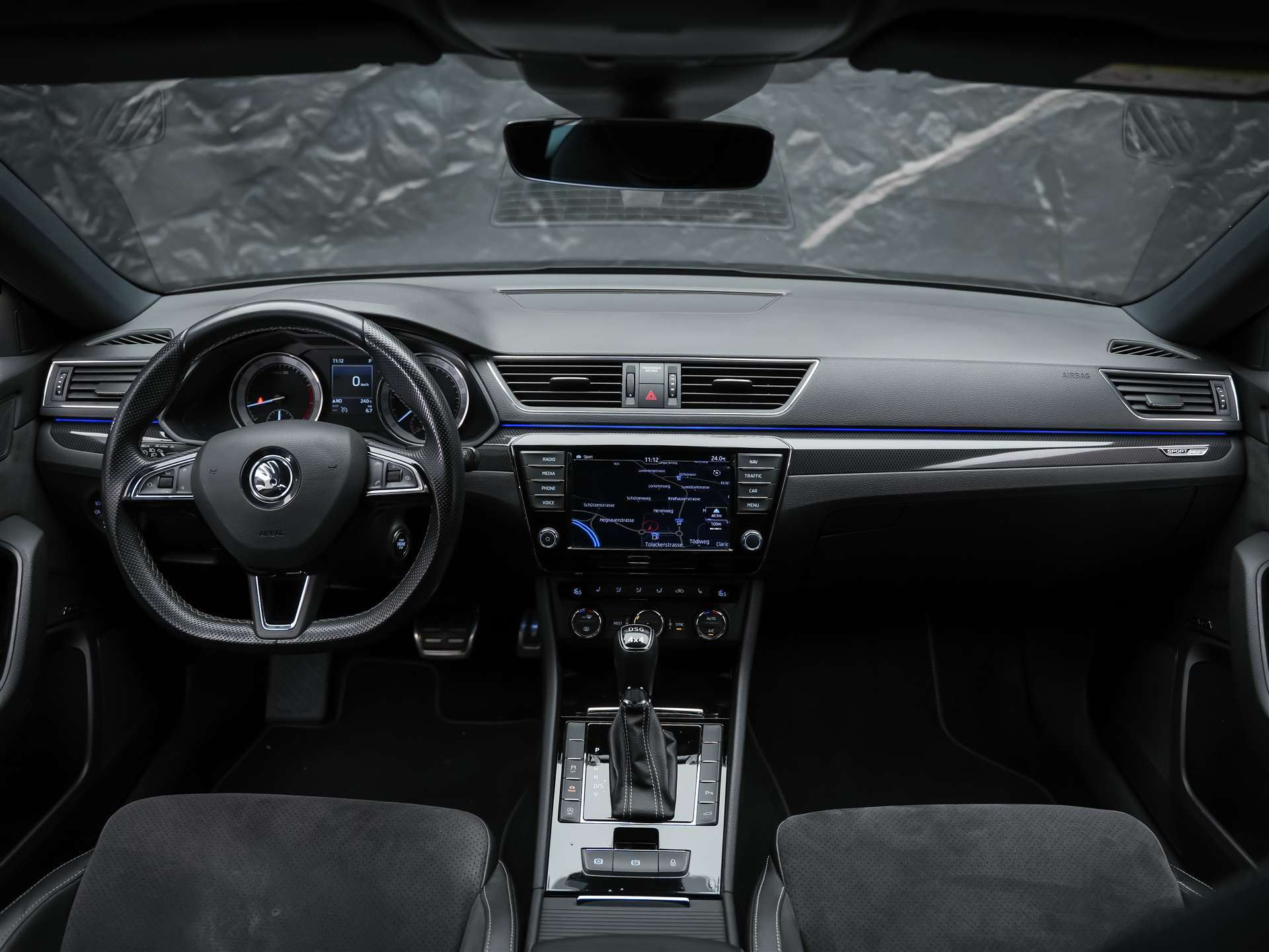 SKODA Superb Combi 2.0 TSI Sport Line DSG 4x4-image-19