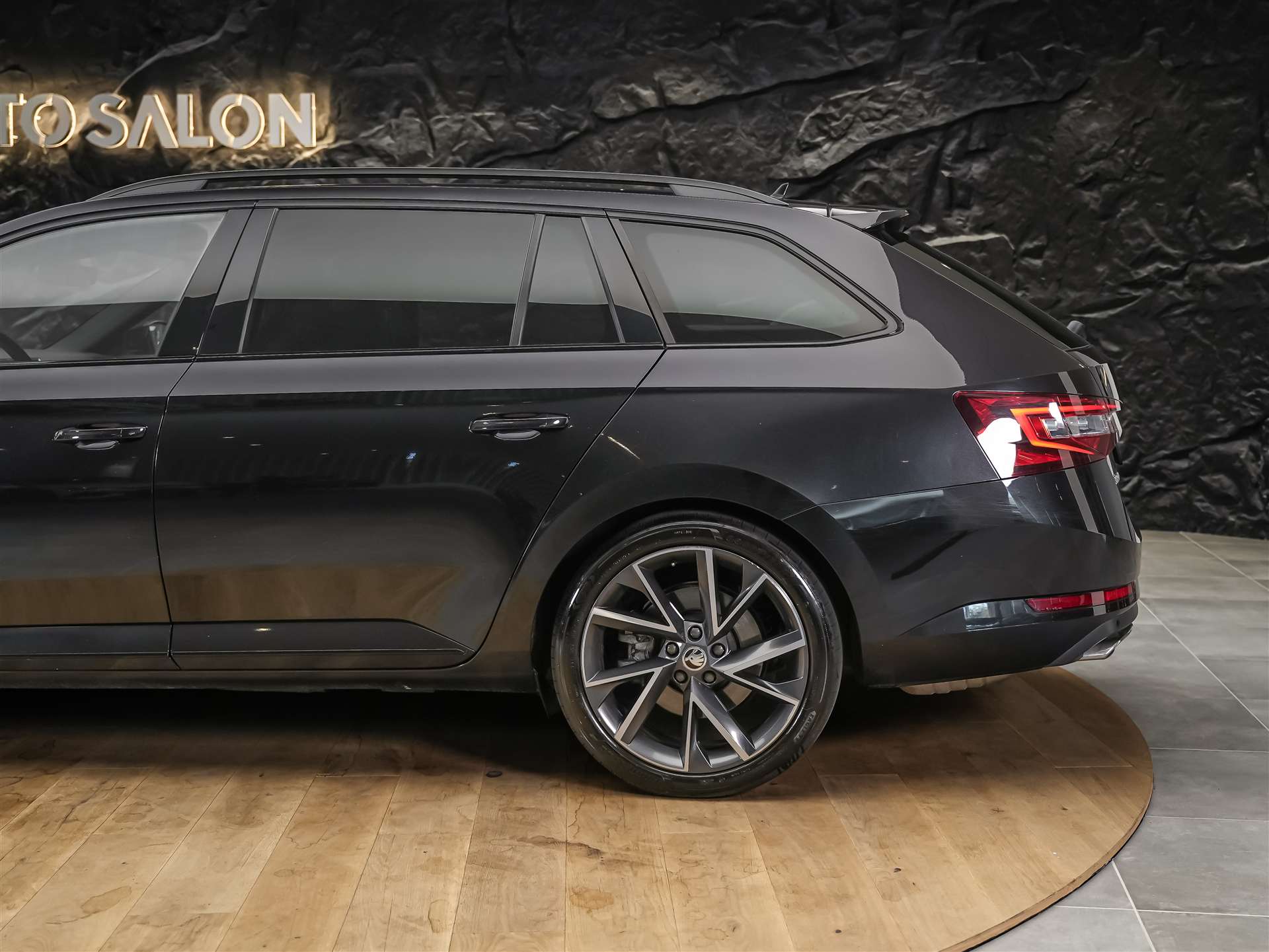 SKODA Superb Combi 2.0 TSI Sport Line DSG 4x4-image-18