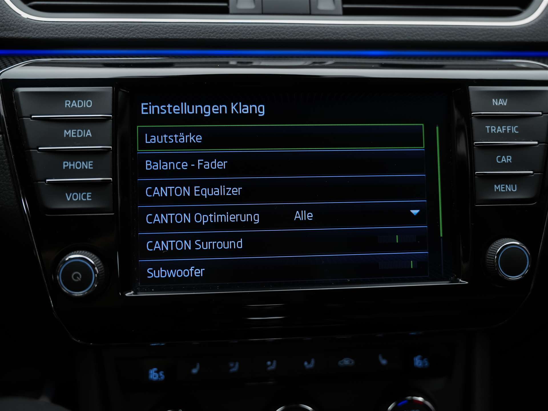 SKODA Superb Combi 2.0 TSI Sport Line DSG 4x4-image-33